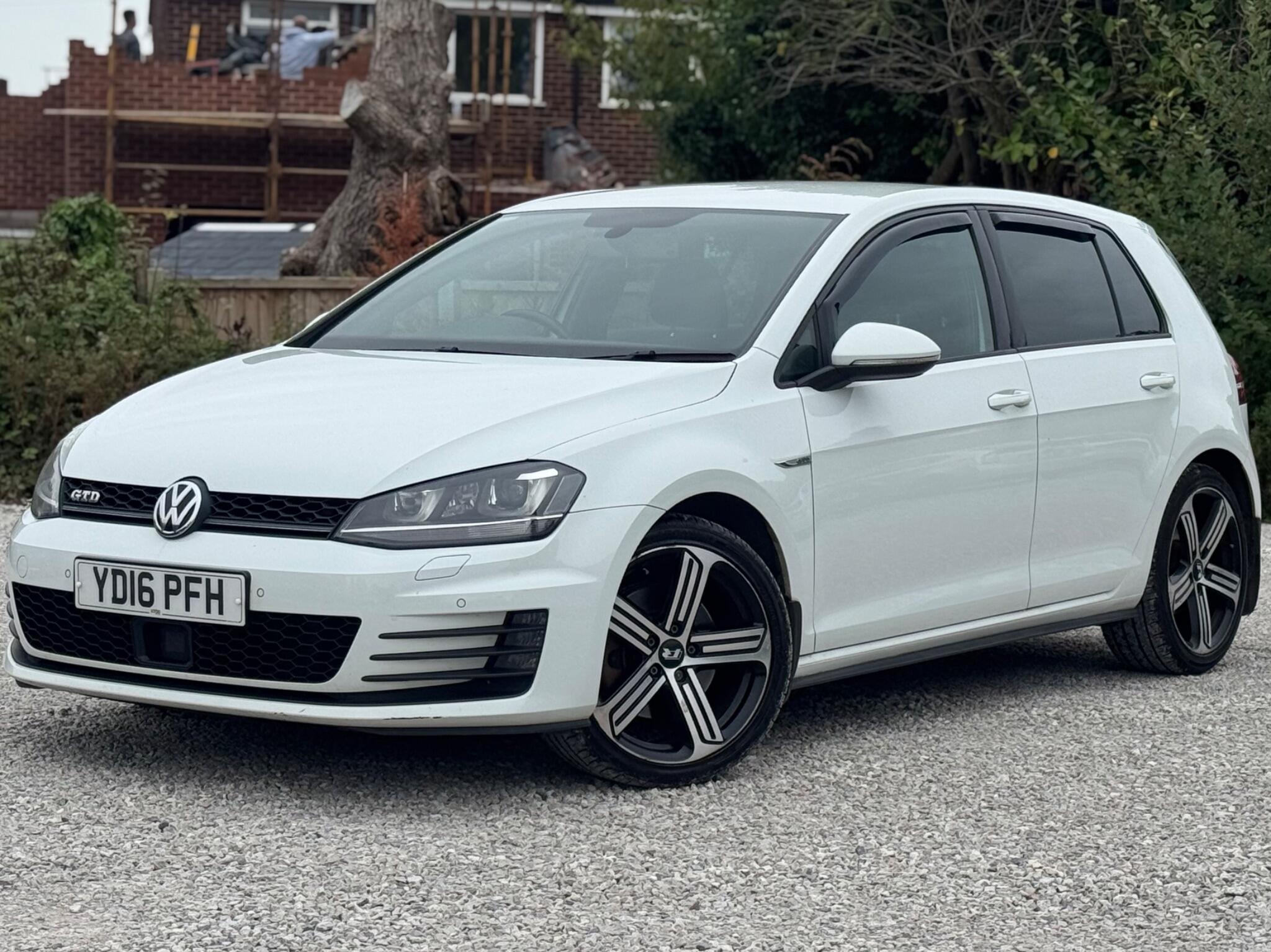 Volkswagen Golf view 2