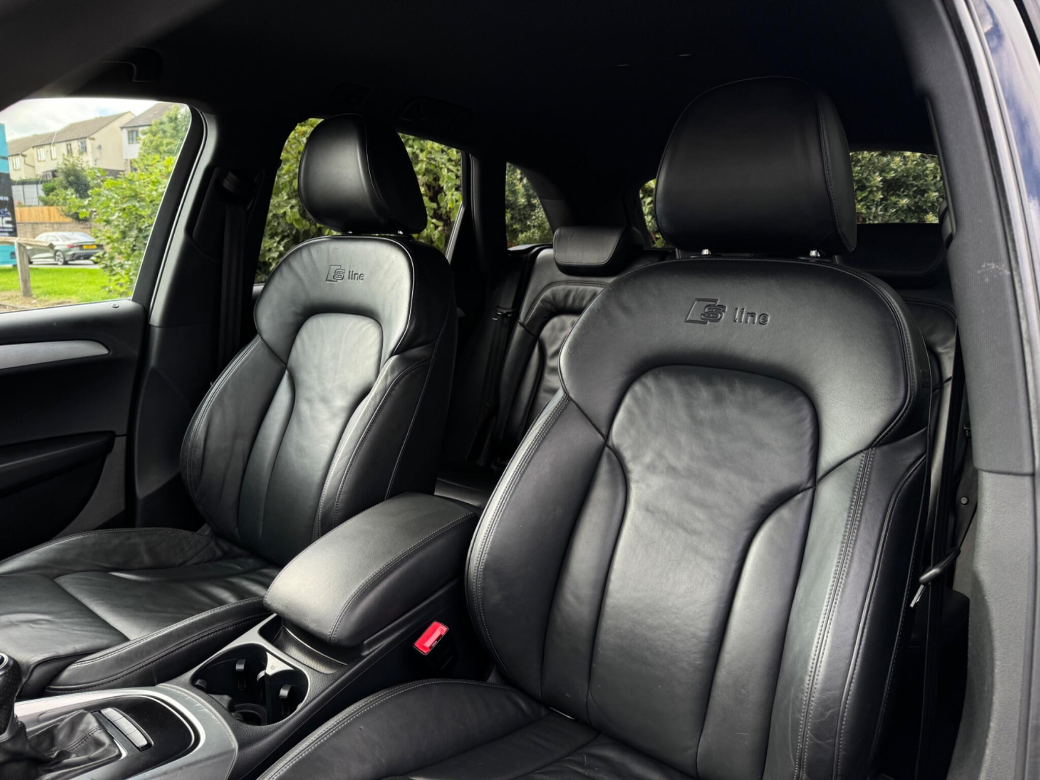 Audi Q5 view 18