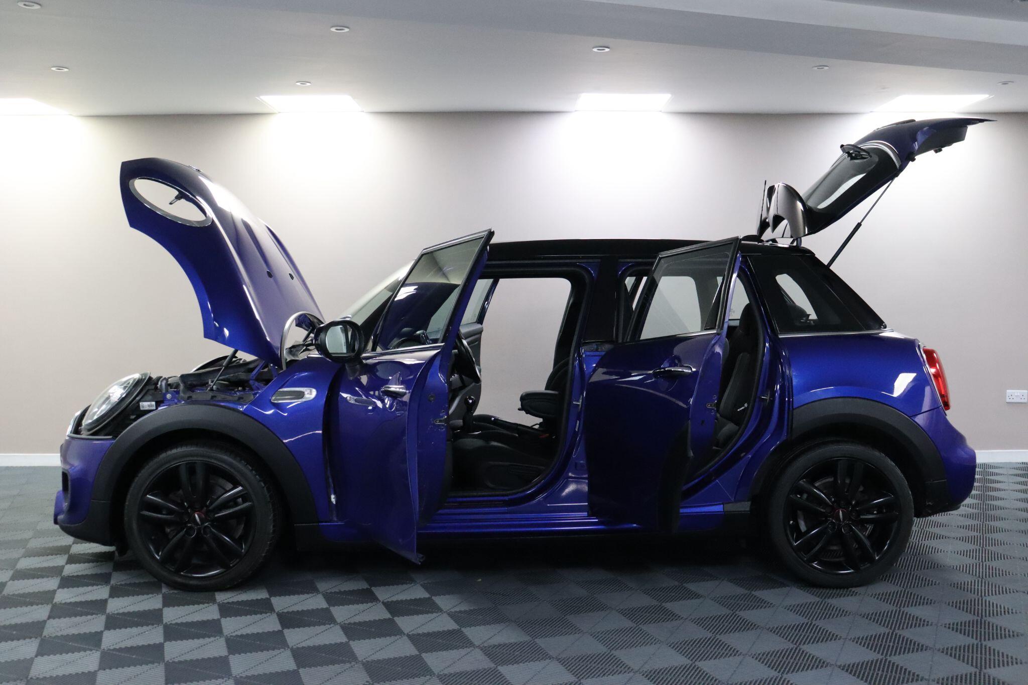 Mini Hatch view 6