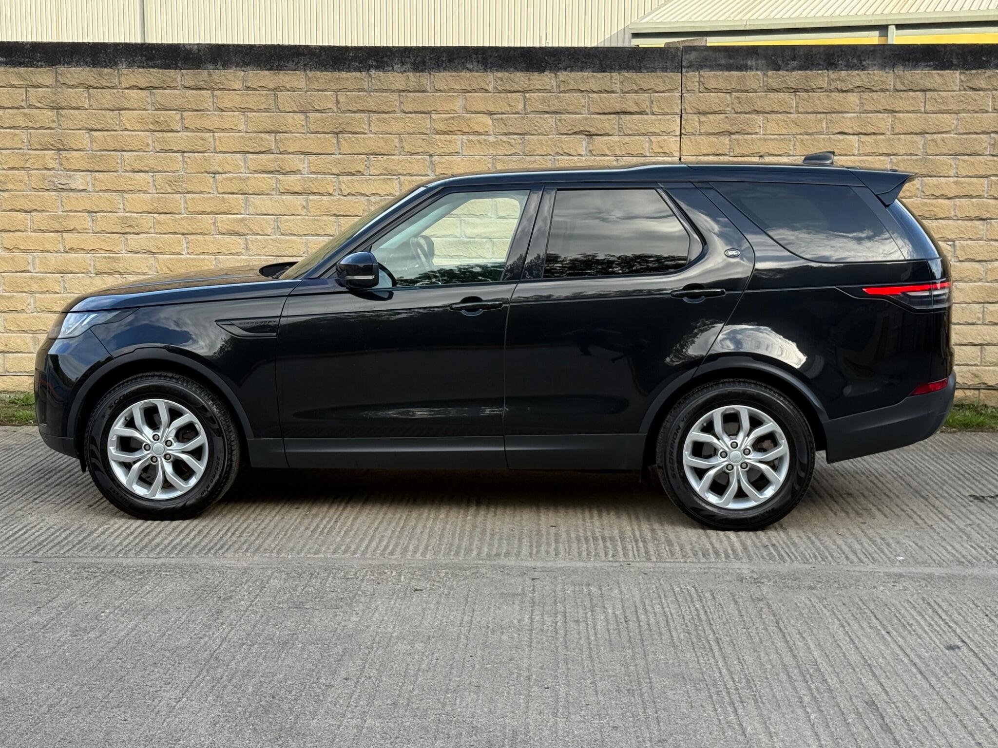 Land Rover Discovery view 2