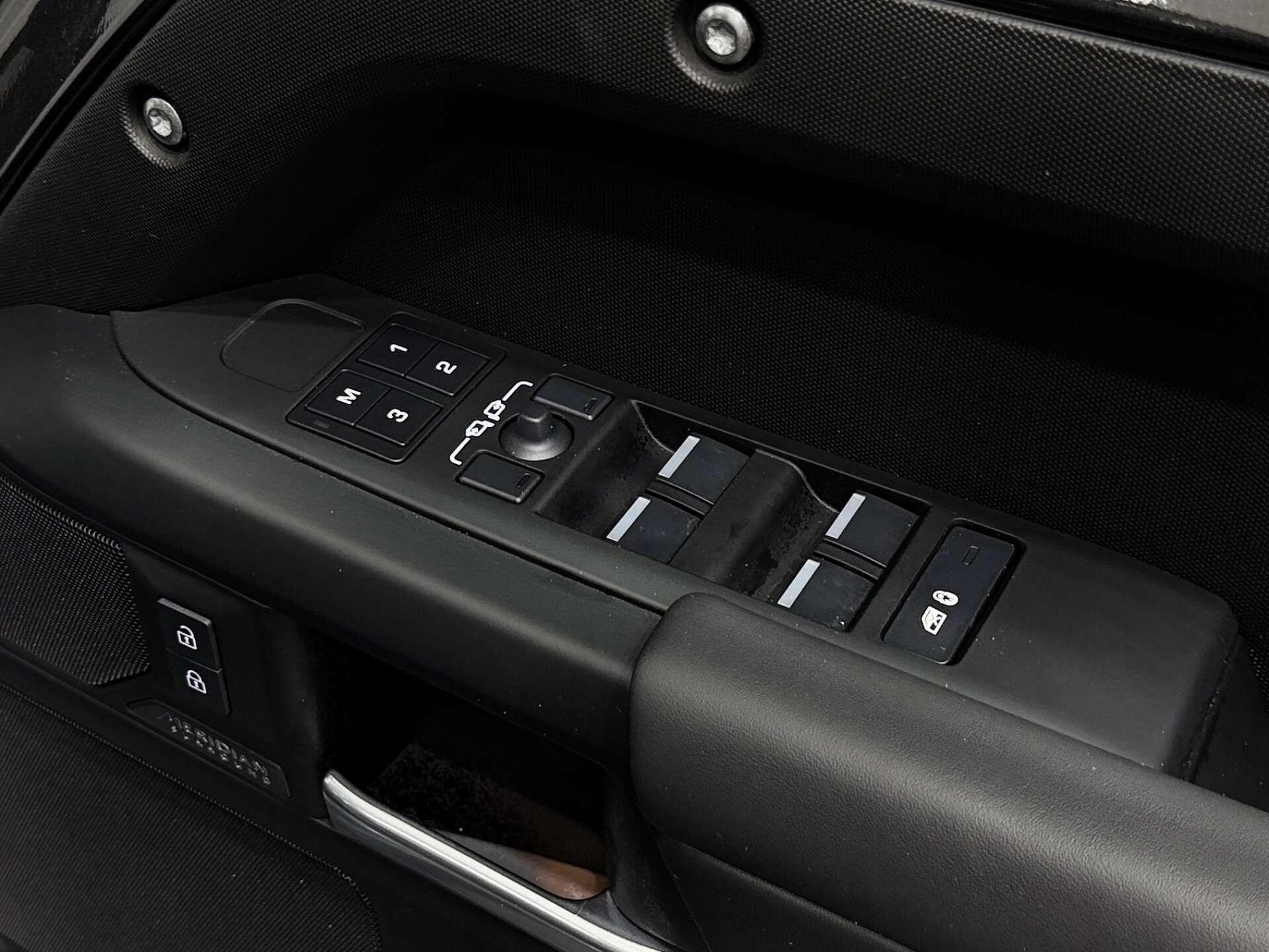Land Rover Defender view 40
