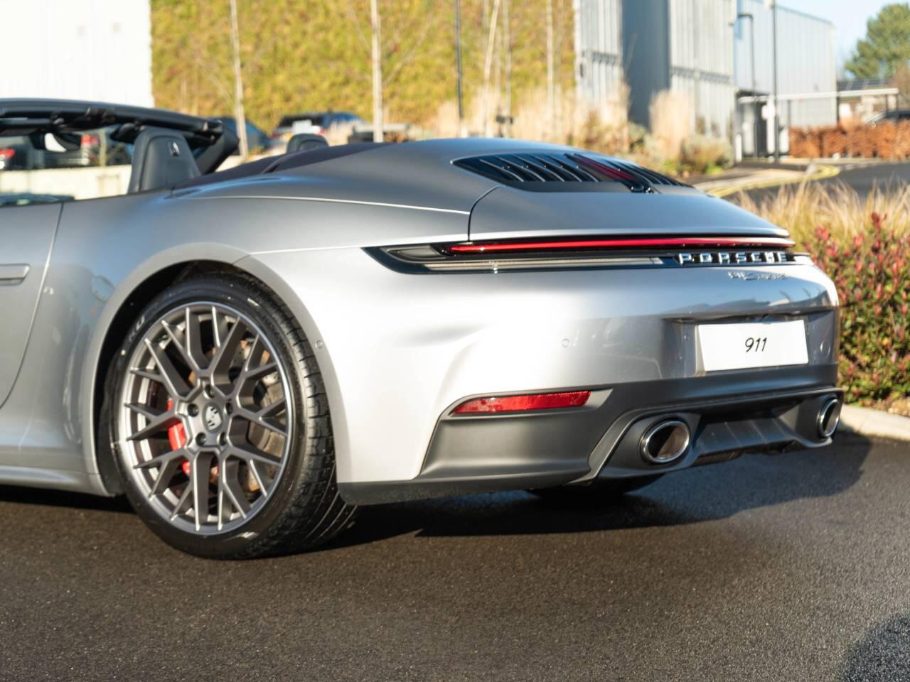 Porsche 911 view 44