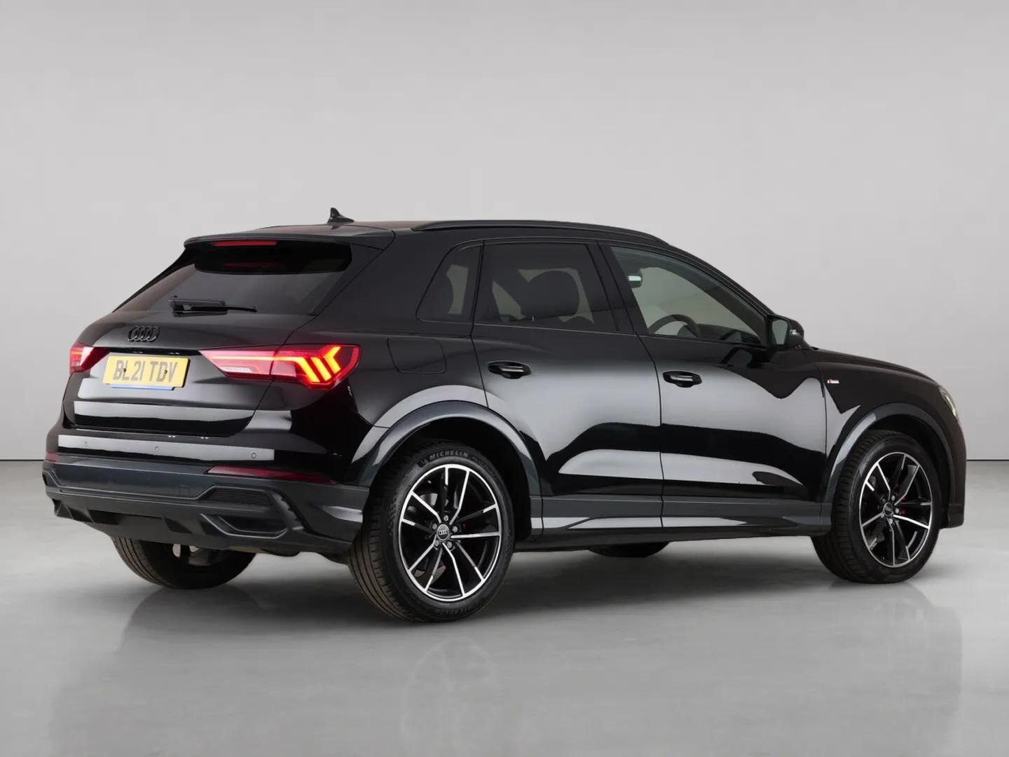 Audi Q3 view 6