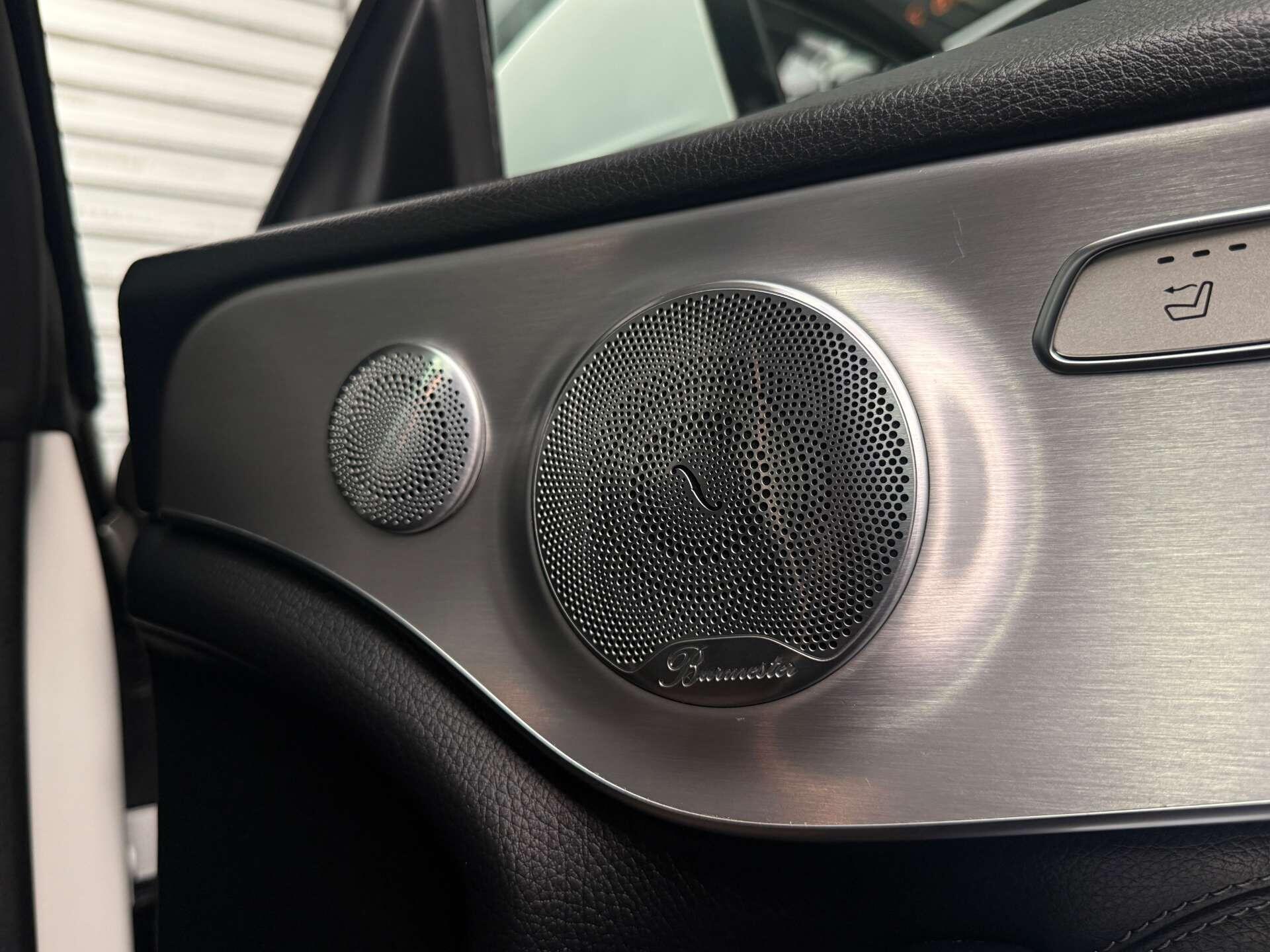 Mercedes-Benz C-Class view 23
