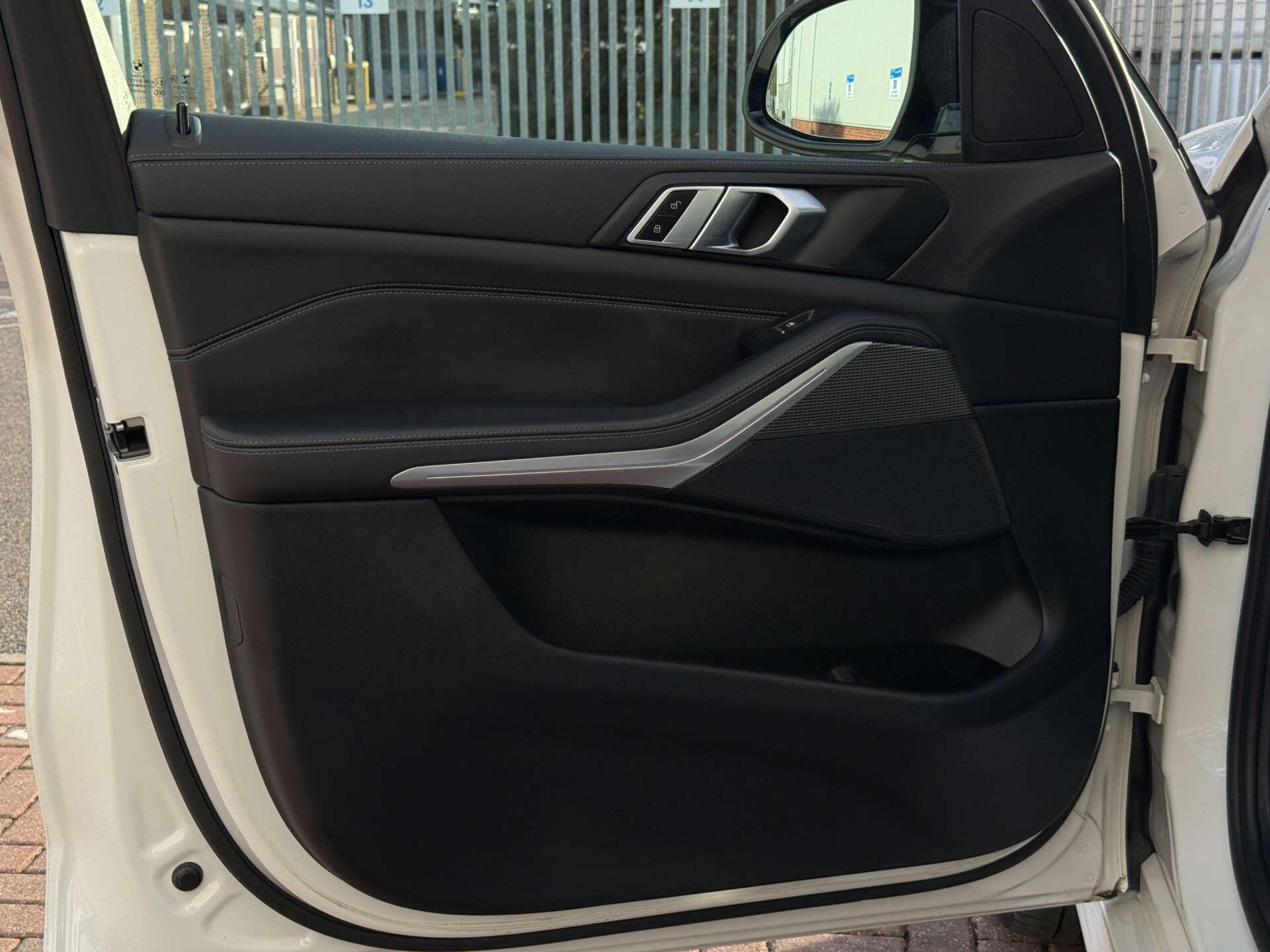 BMW X5 view 42