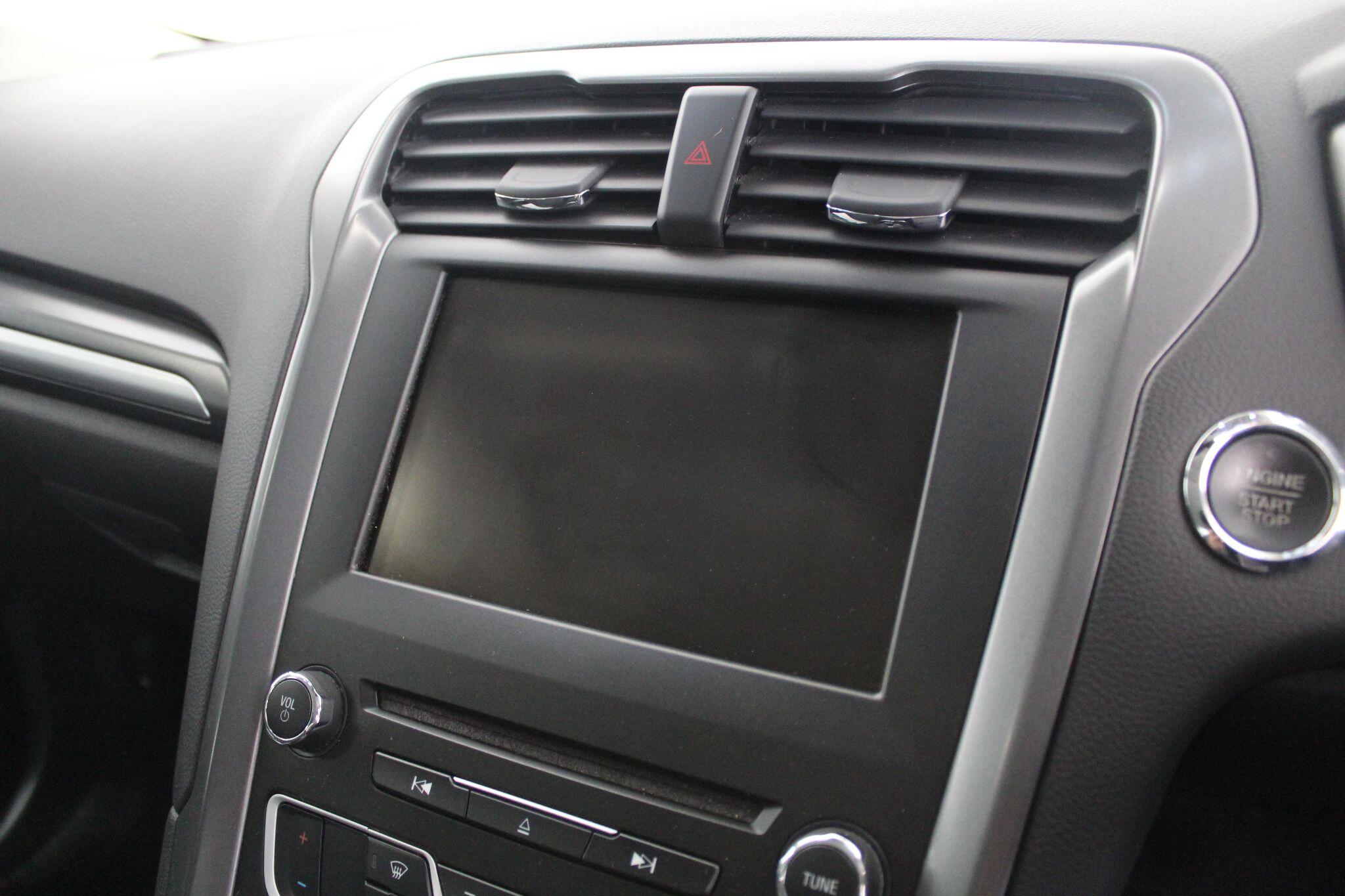 Ford Mondeo view 37