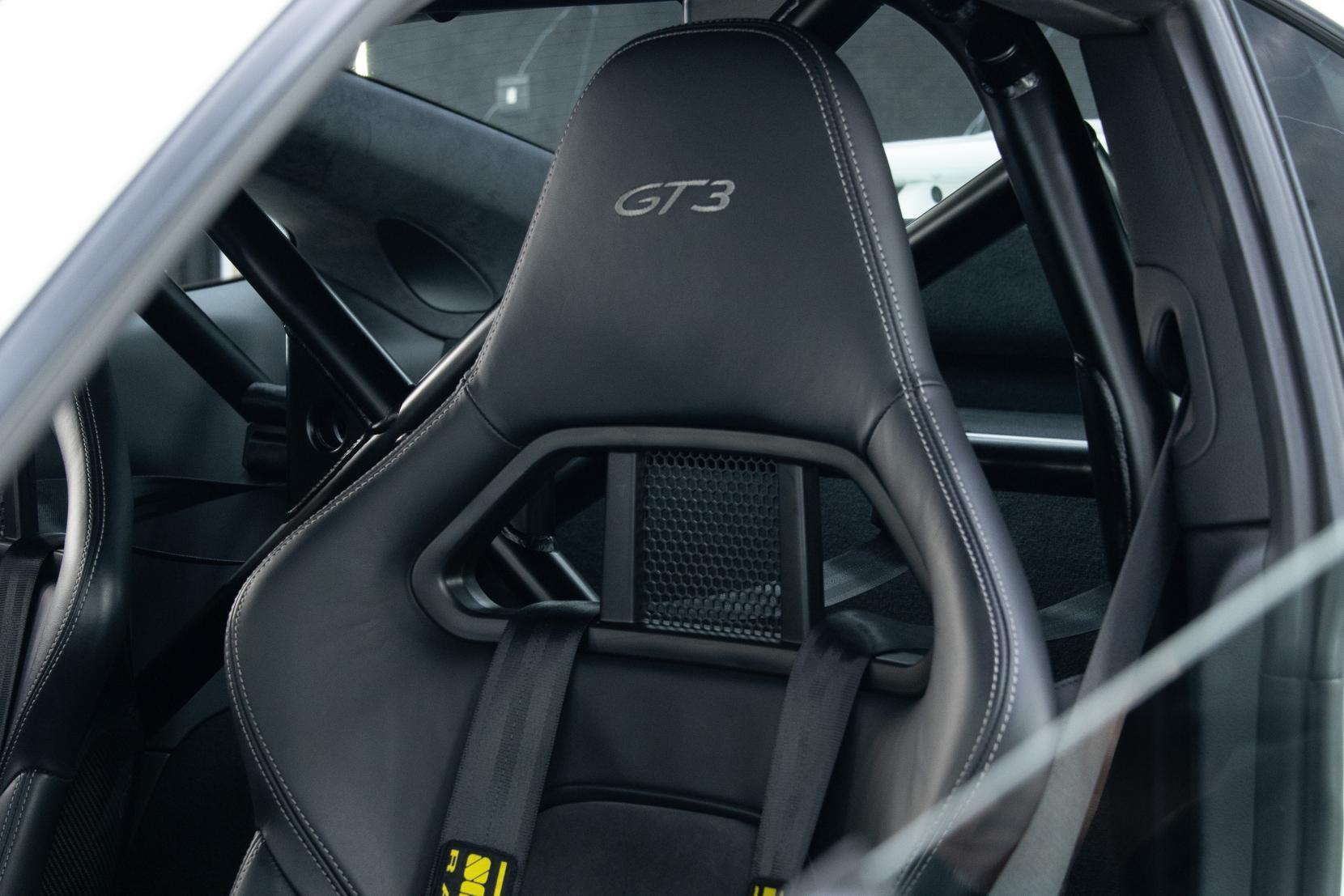 Porsche 911 view 9