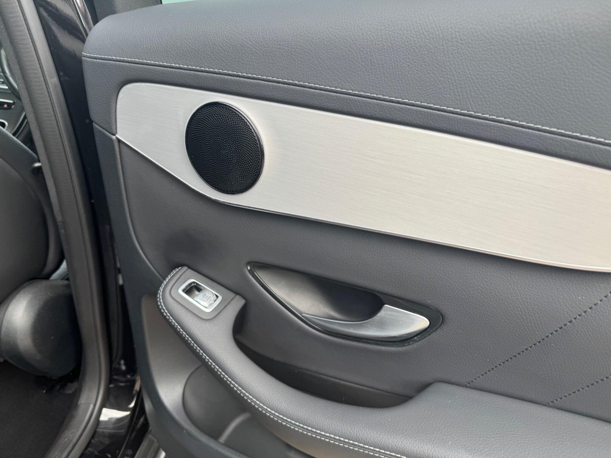 Mercedes-Benz GLC view 35
