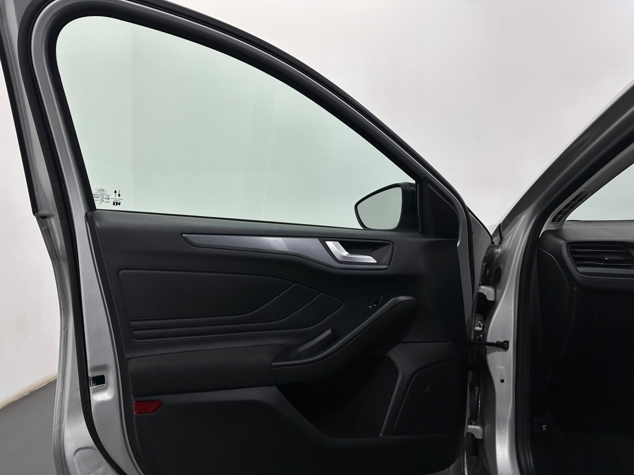Ford Focus view 34