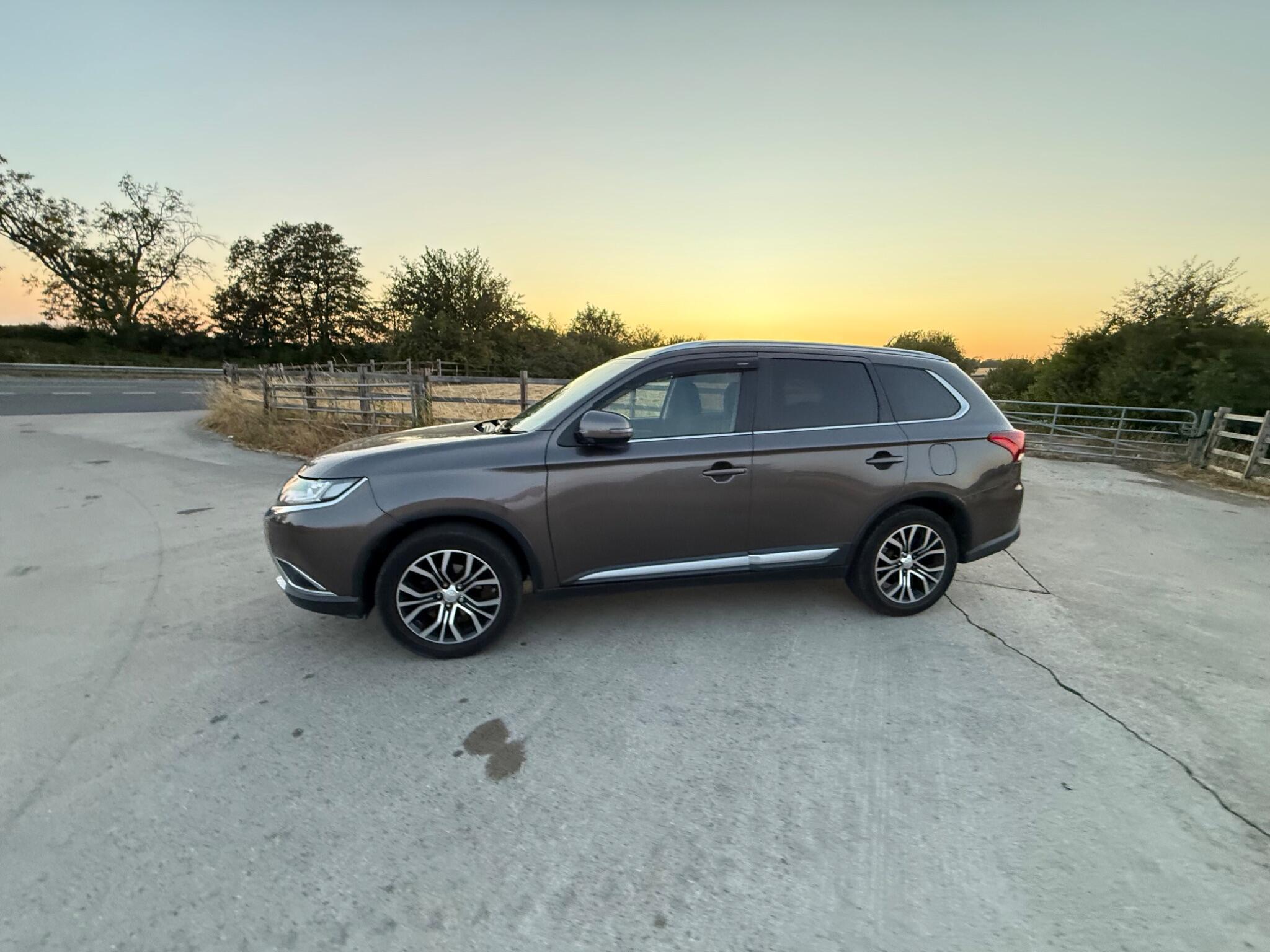 Mitsubishi Outlander 2.2 DI-D GX3 SUV 5dr Diesel Manual 4WD Euro 6 (s/s) (147 ps) — photo 12 of 90