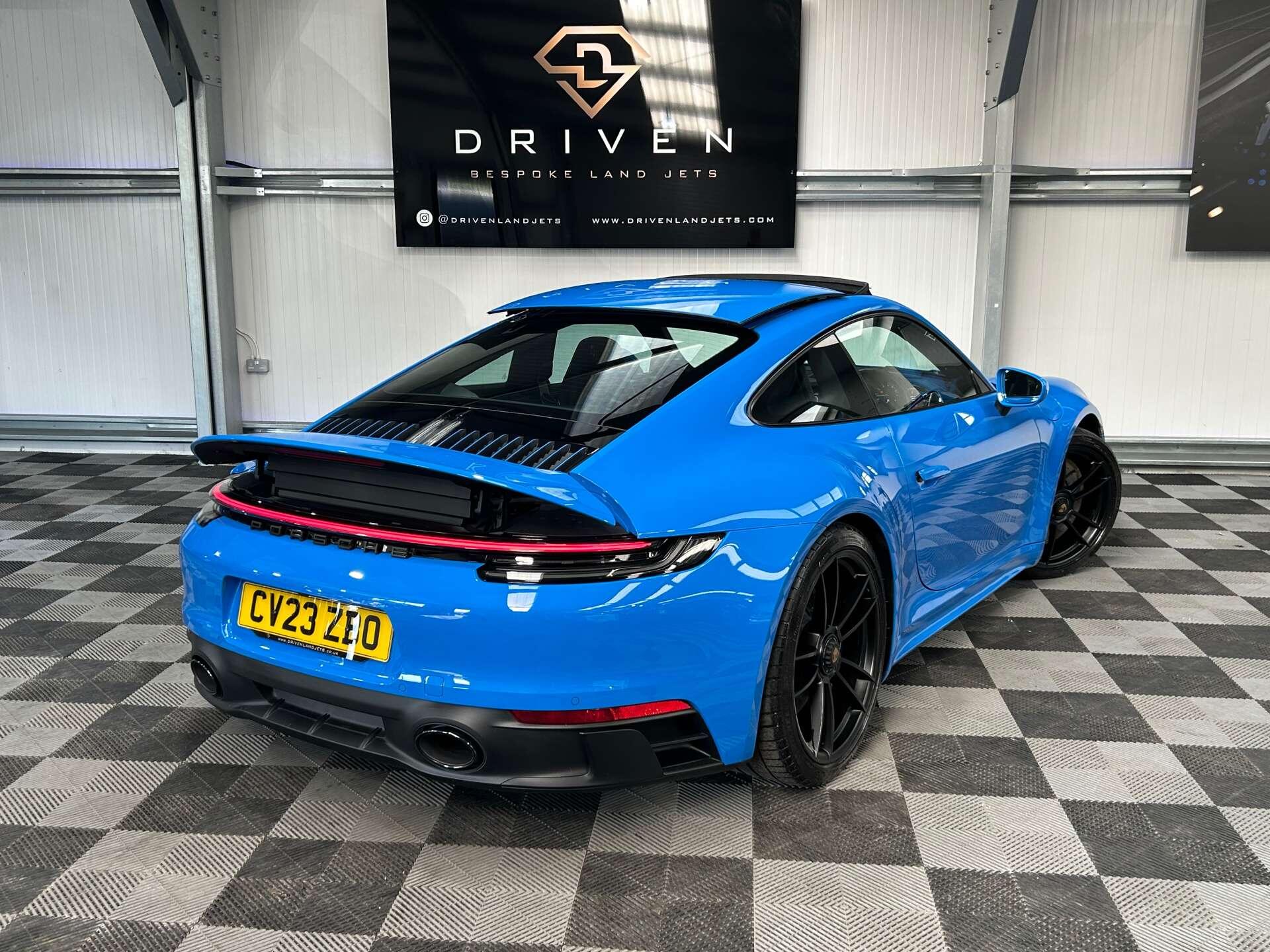 Porsche 911 view 22