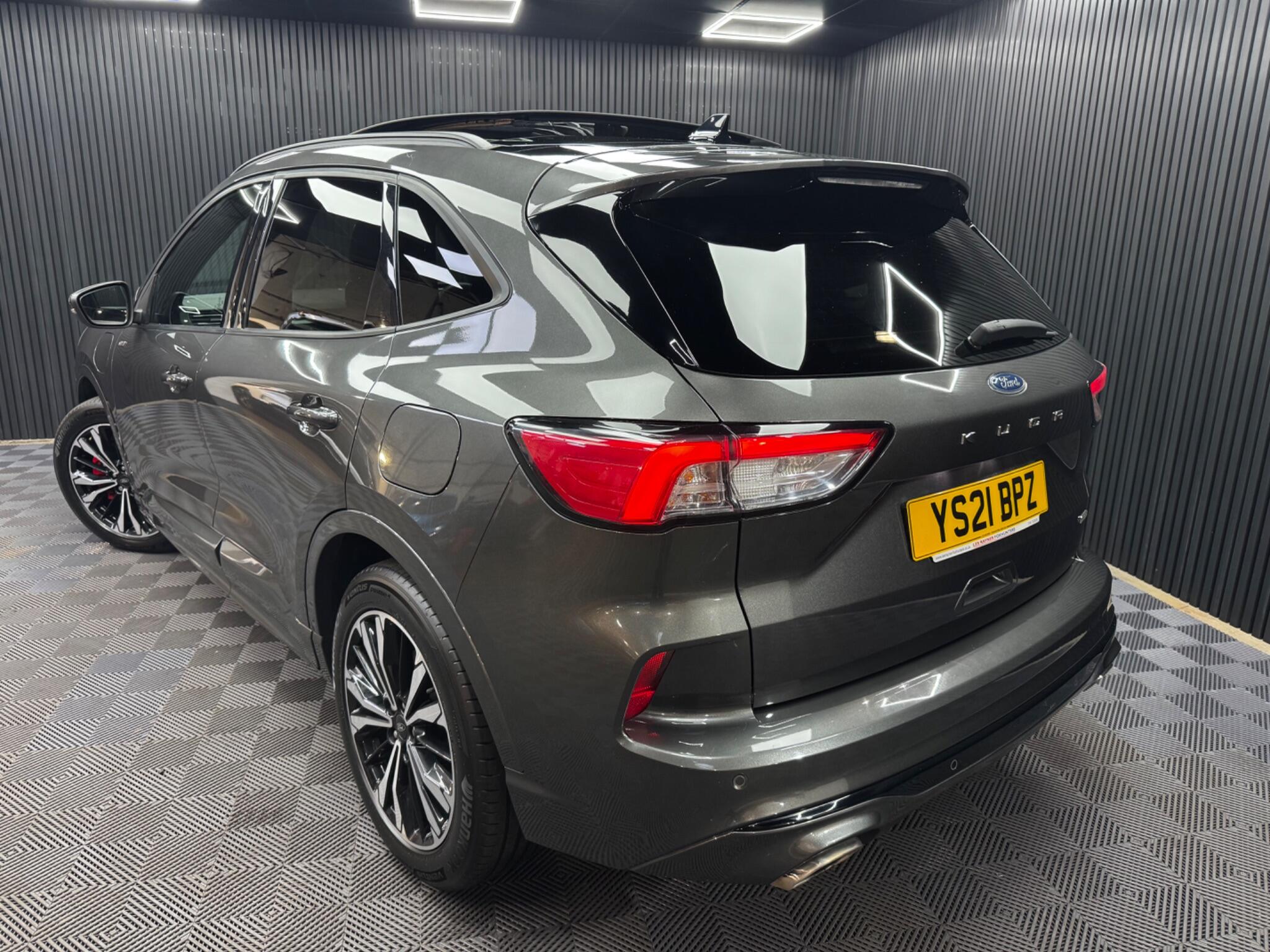 Ford Kuga view 3