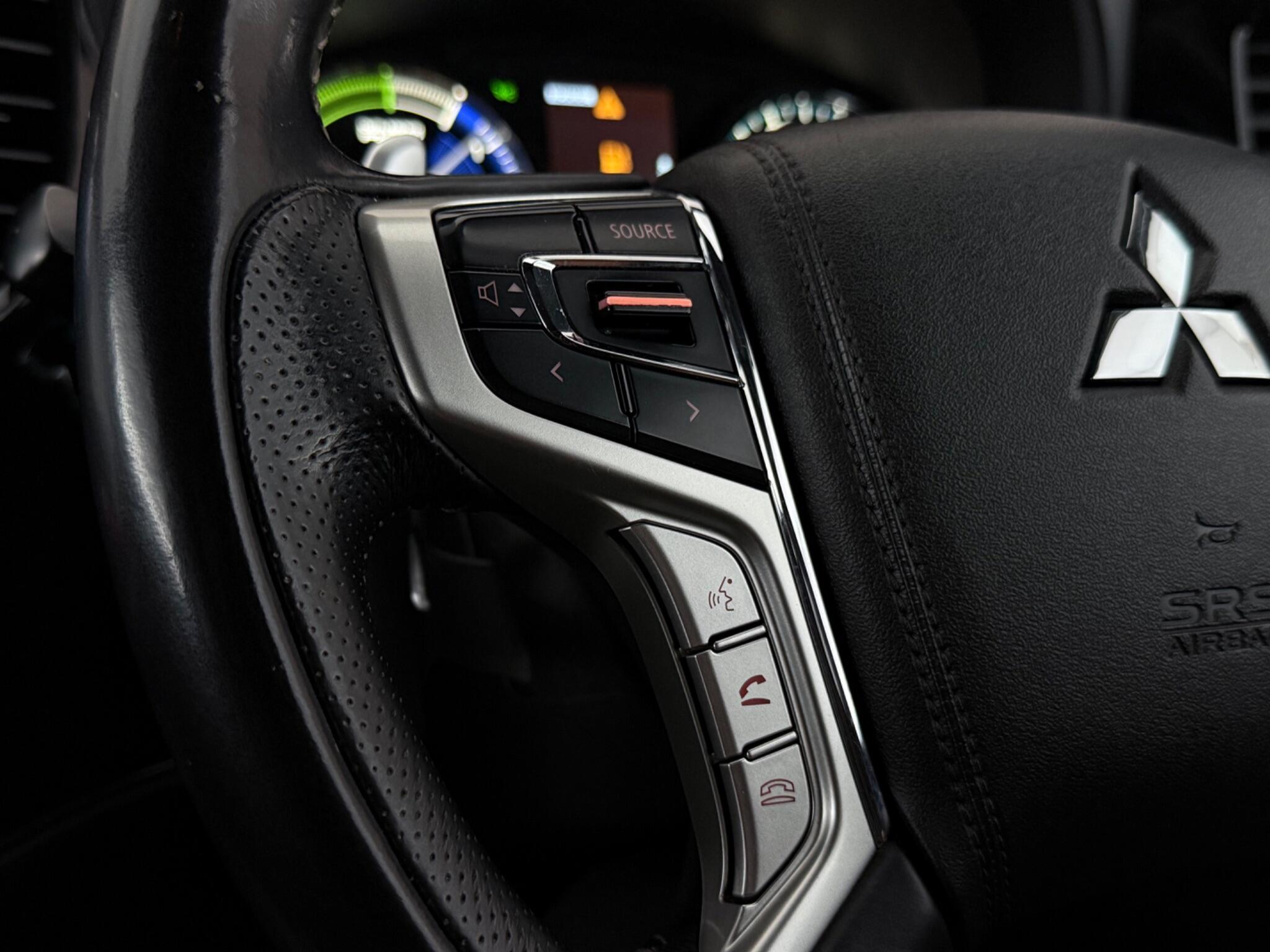 Mitsubishi Outlander view 14