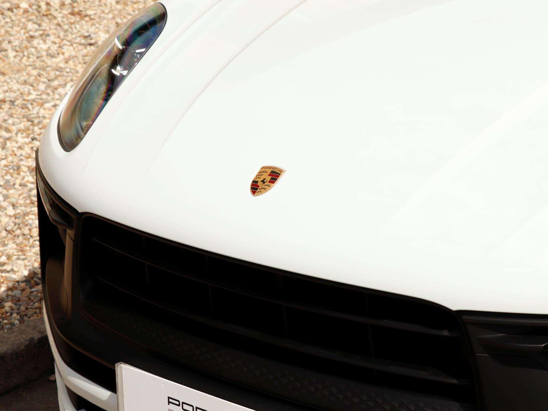 Porsche Macan view 31