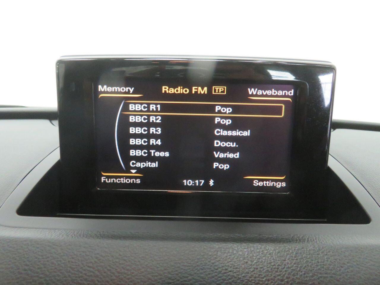 Audi Q3 view 35