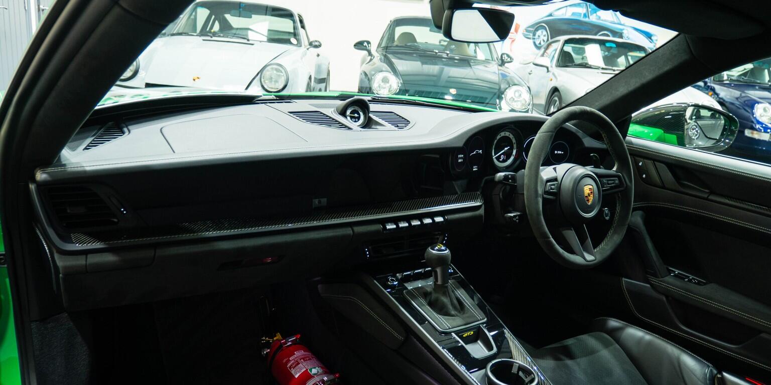 Porsche 911 view 17