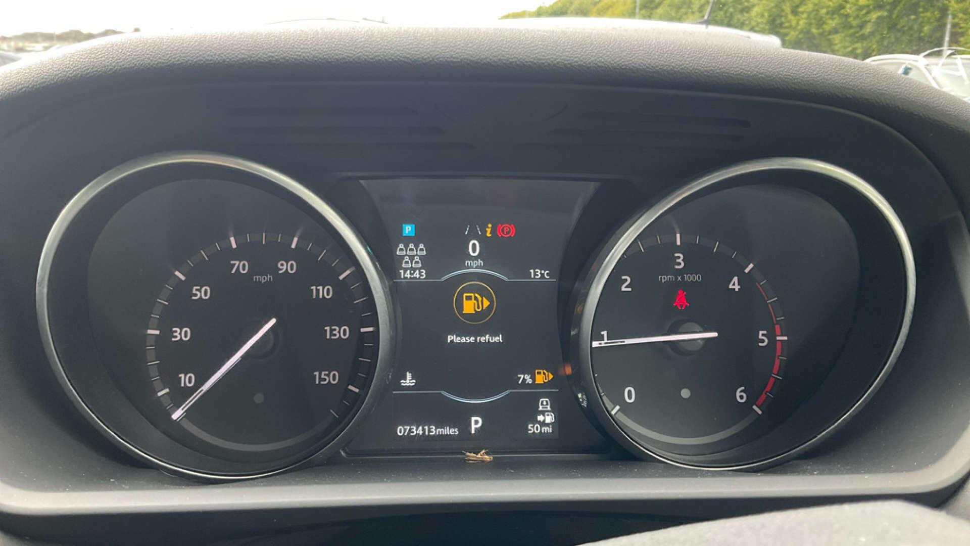Land Rover Discovery view 8