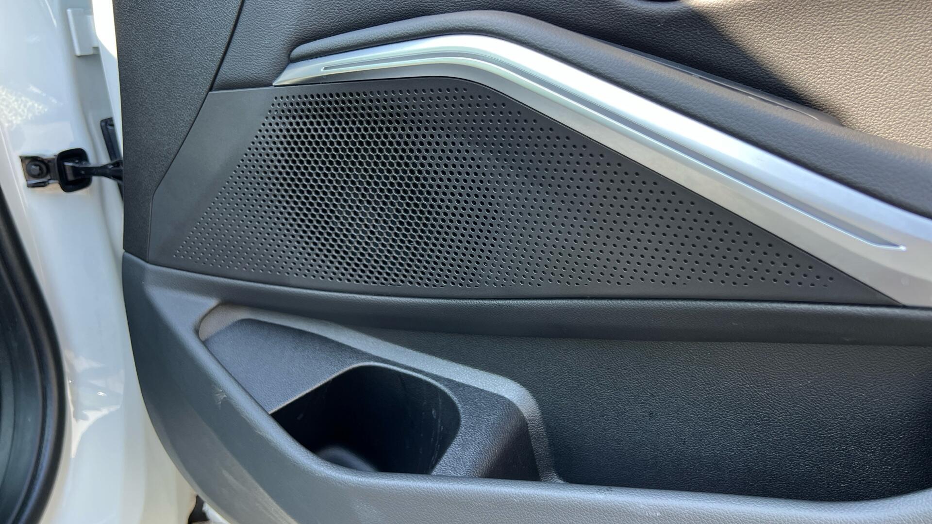 BMW 3 Series view 20