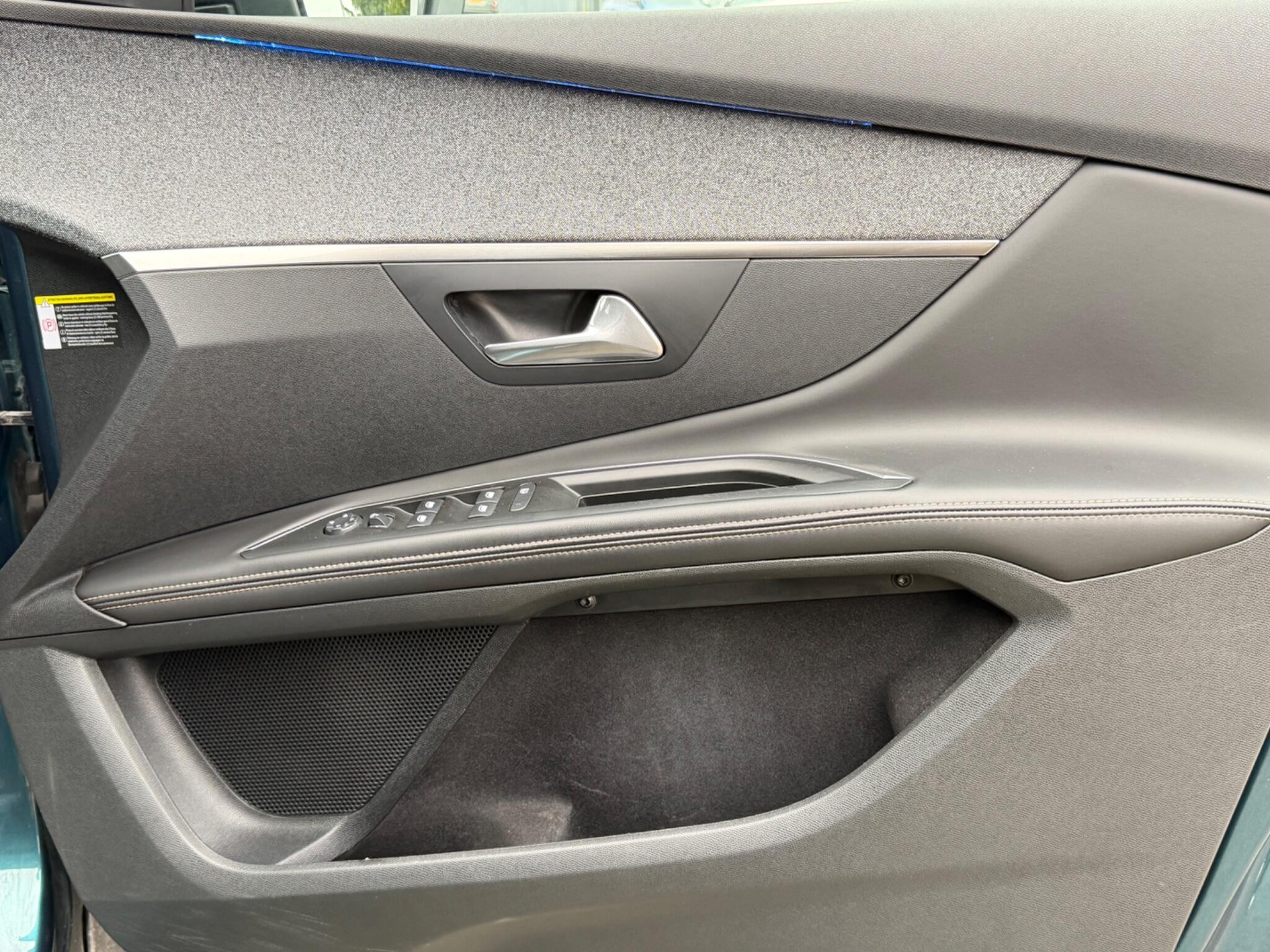 Peugeot 5008 view 14