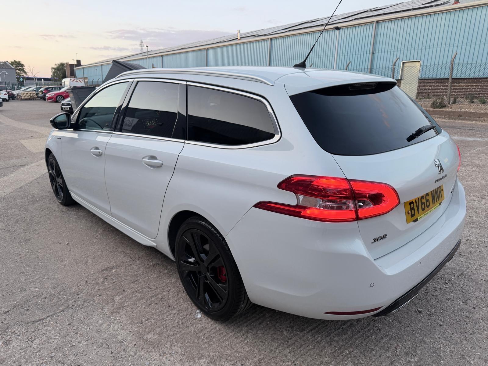 Peugeot 308 view 6