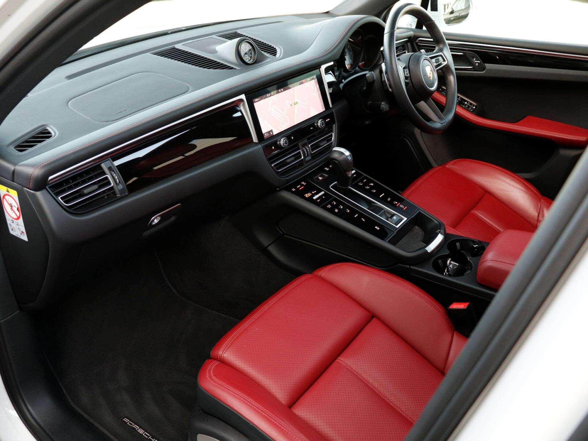 Porsche Macan view 9
