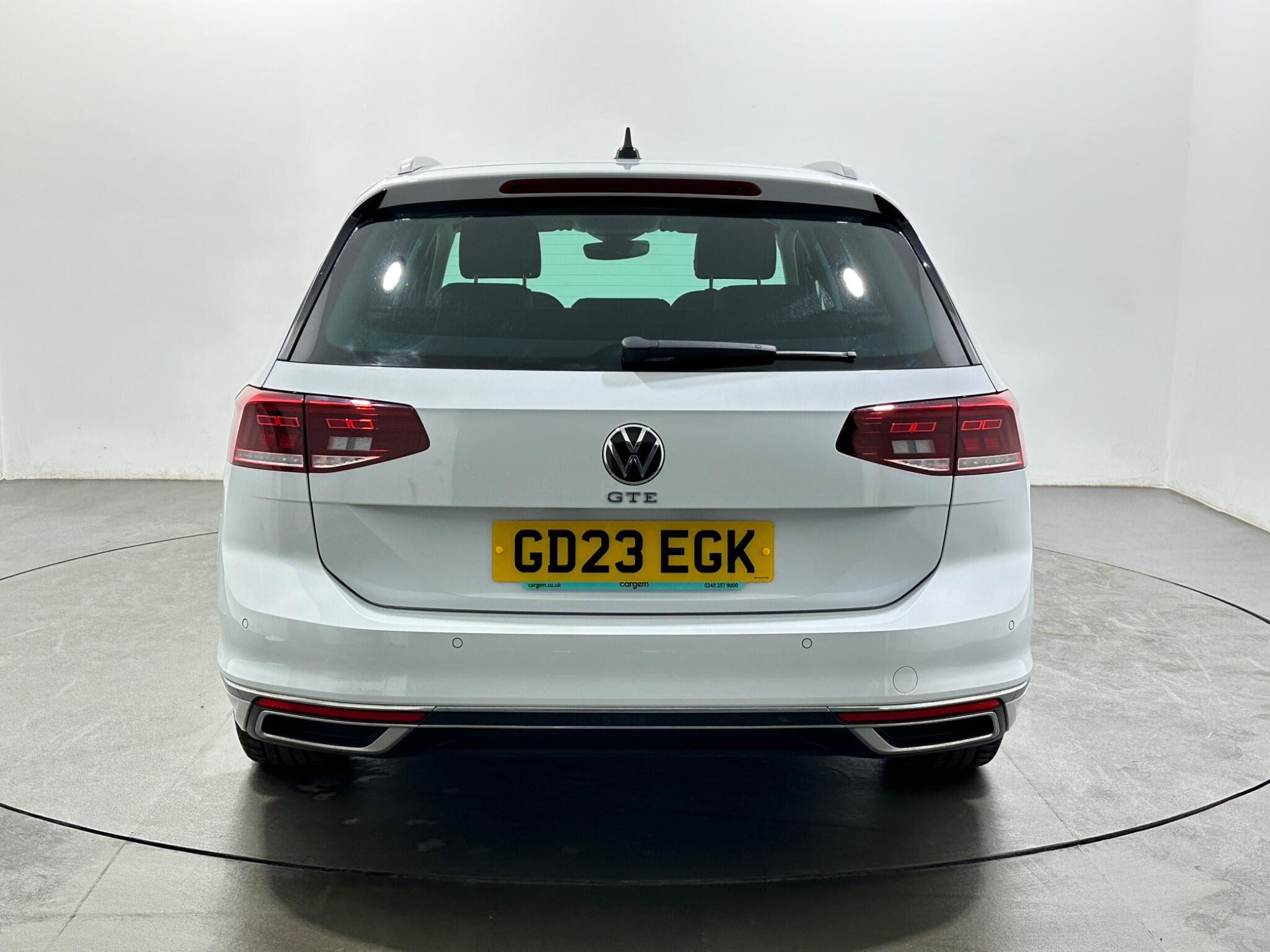 Volkswagen Passat view 7