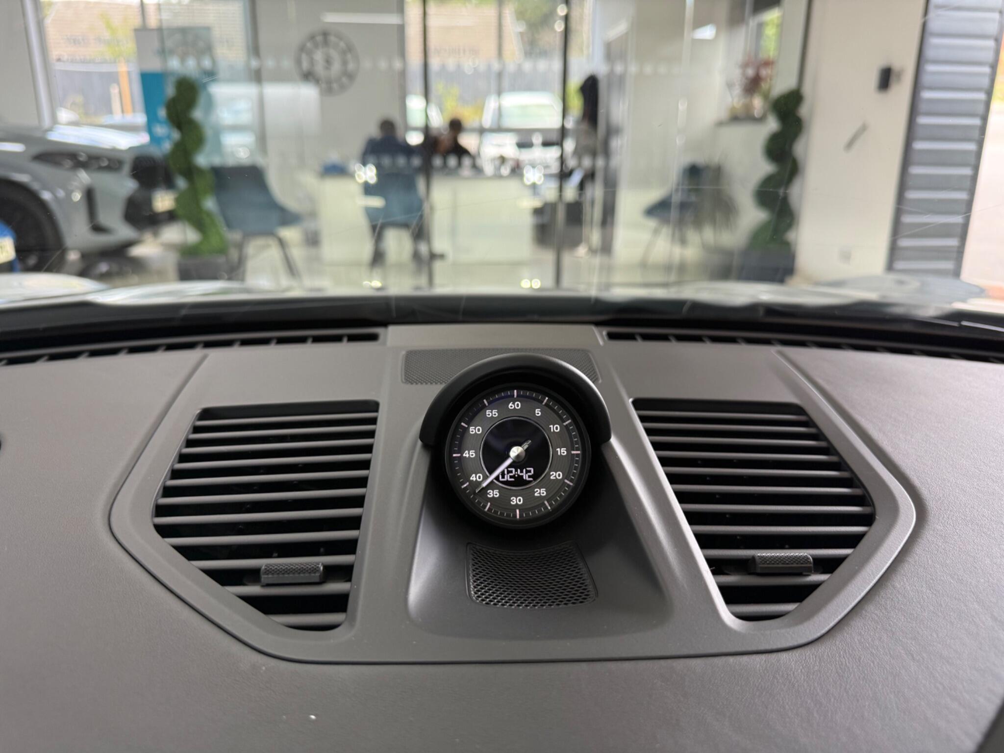 Porsche 911 view 14