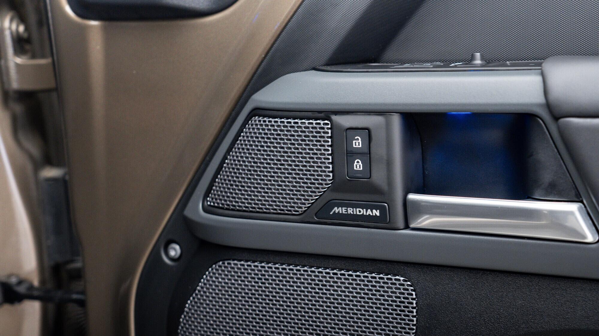 Land Rover Defender view 12