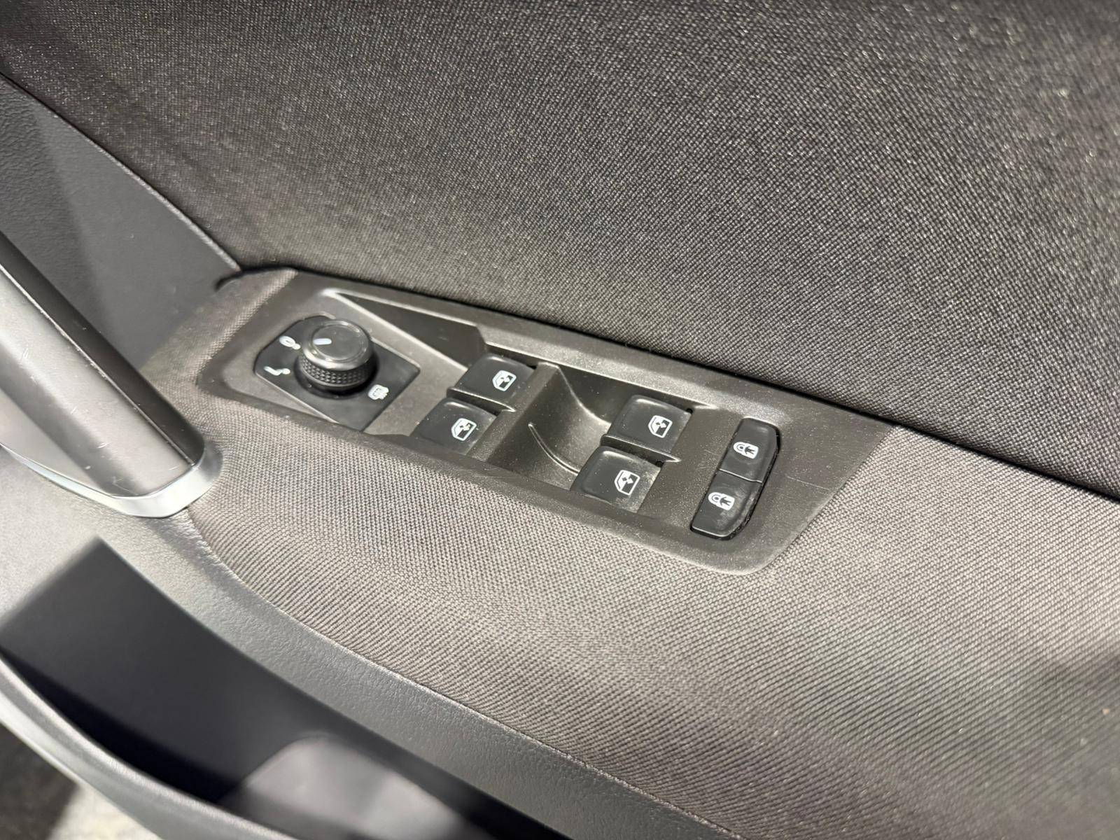 Volkswagen Touran view 25