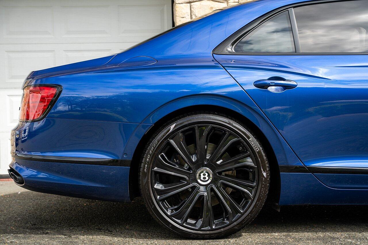 Bentley Flying Spur view 7