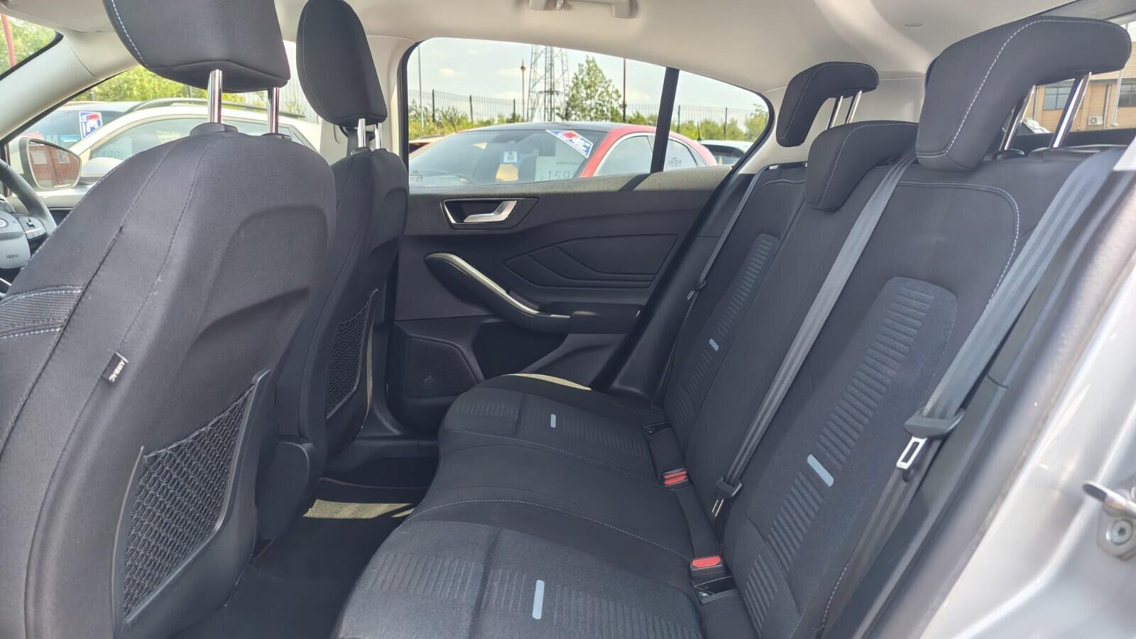 Ford Focus view 19
