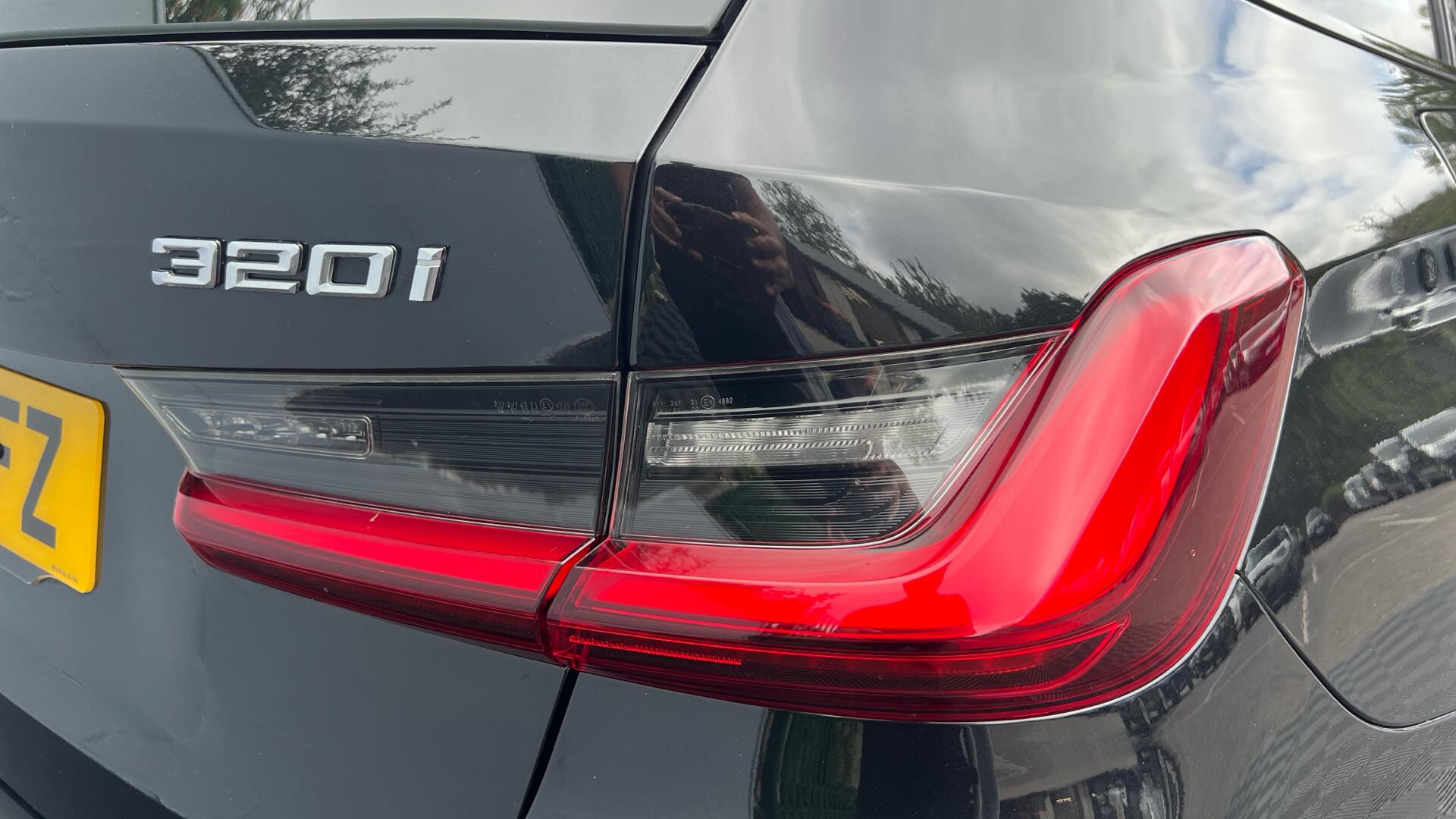 BMW 3 Series view 22