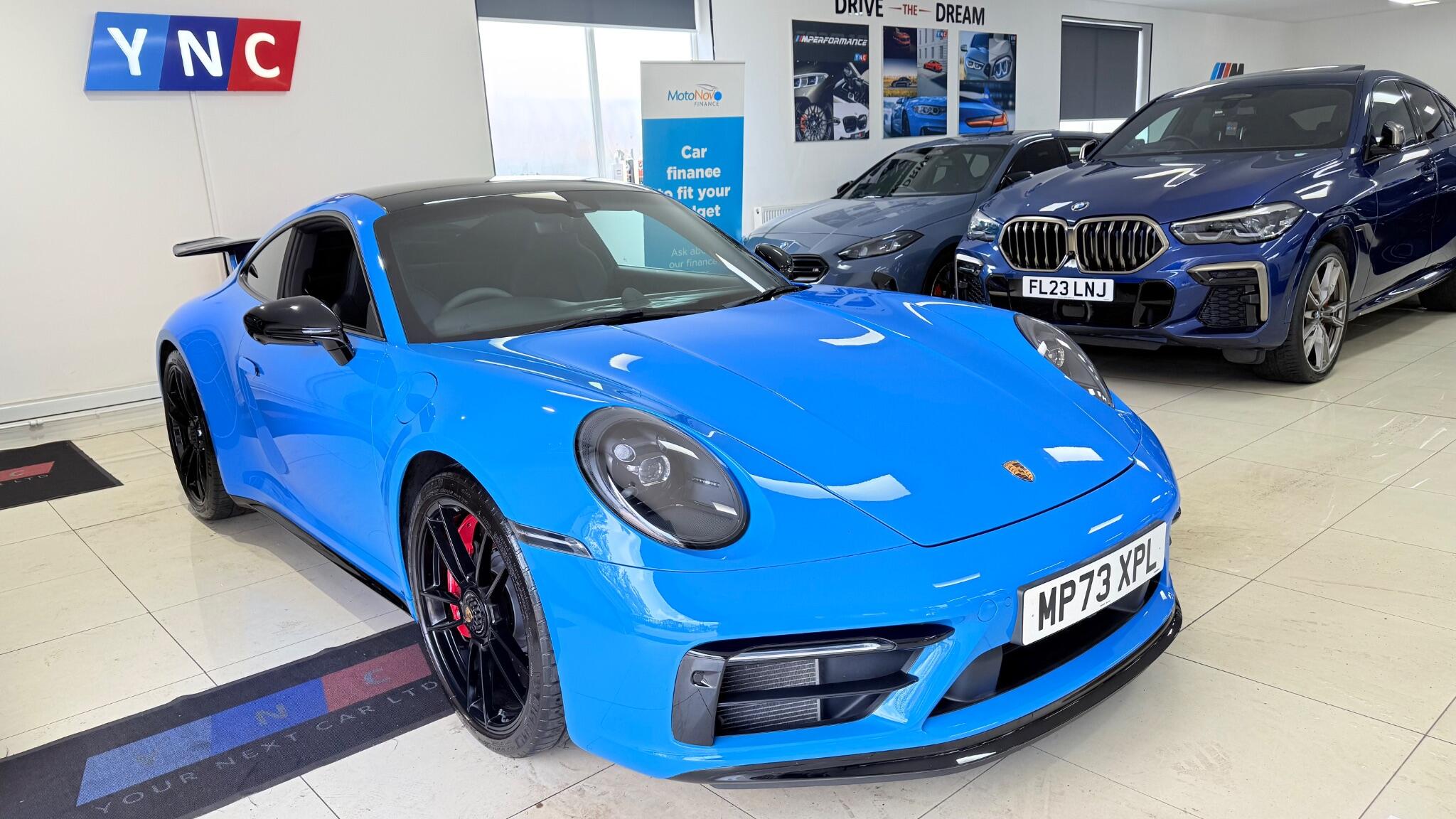 Porsche 911 view 8