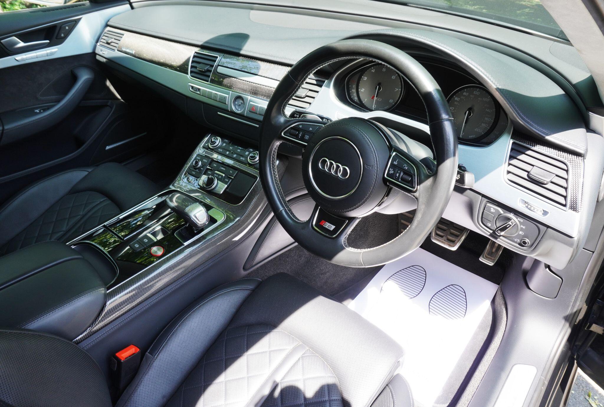 Audi S8 view 15