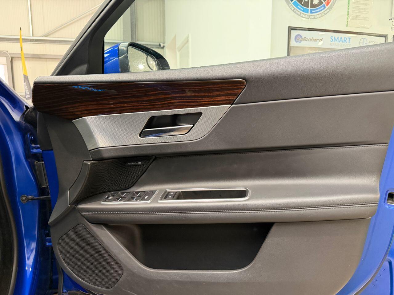 Jaguar XF view 27