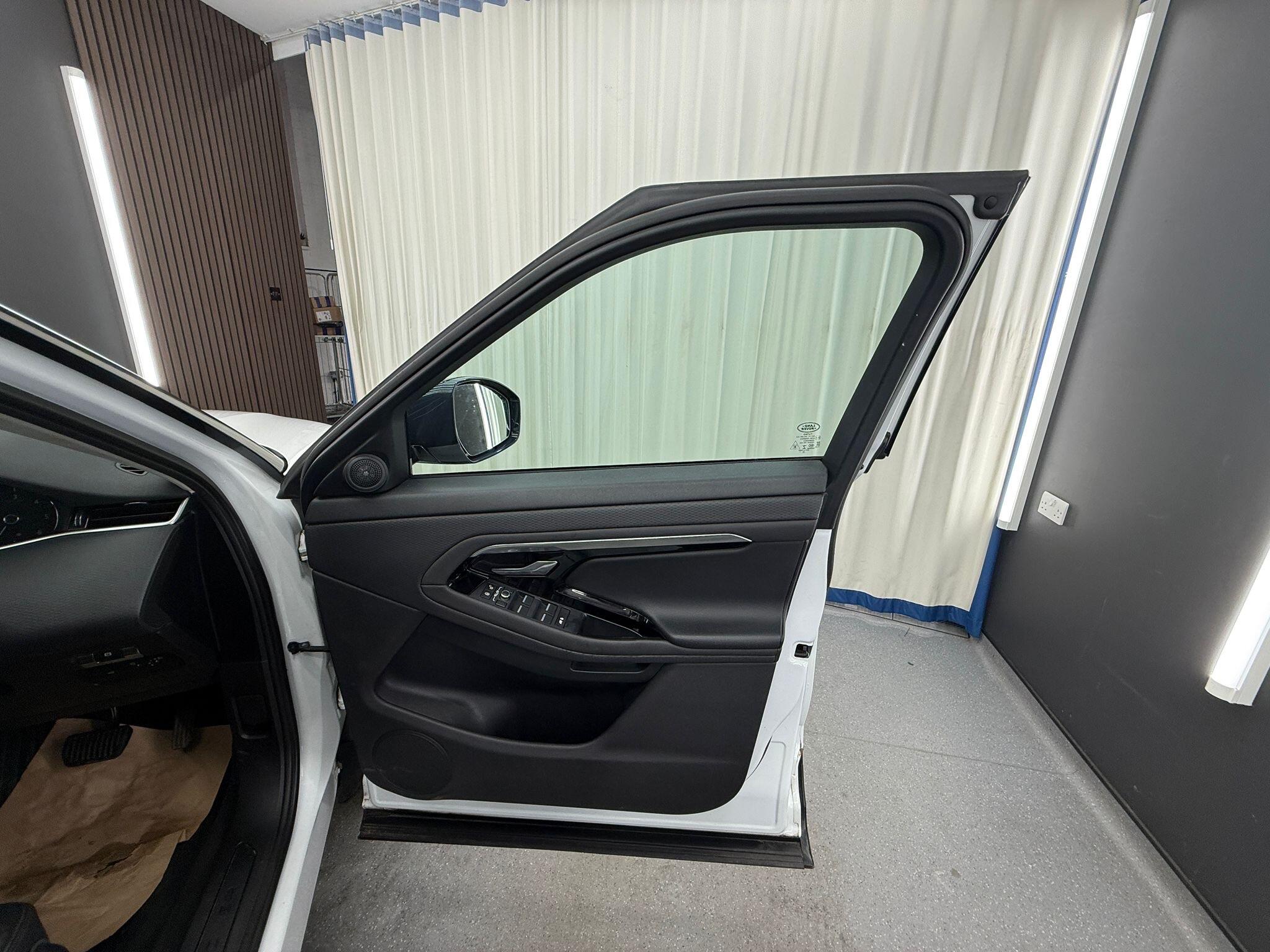 Land Rover Range Rover Evoque view 15