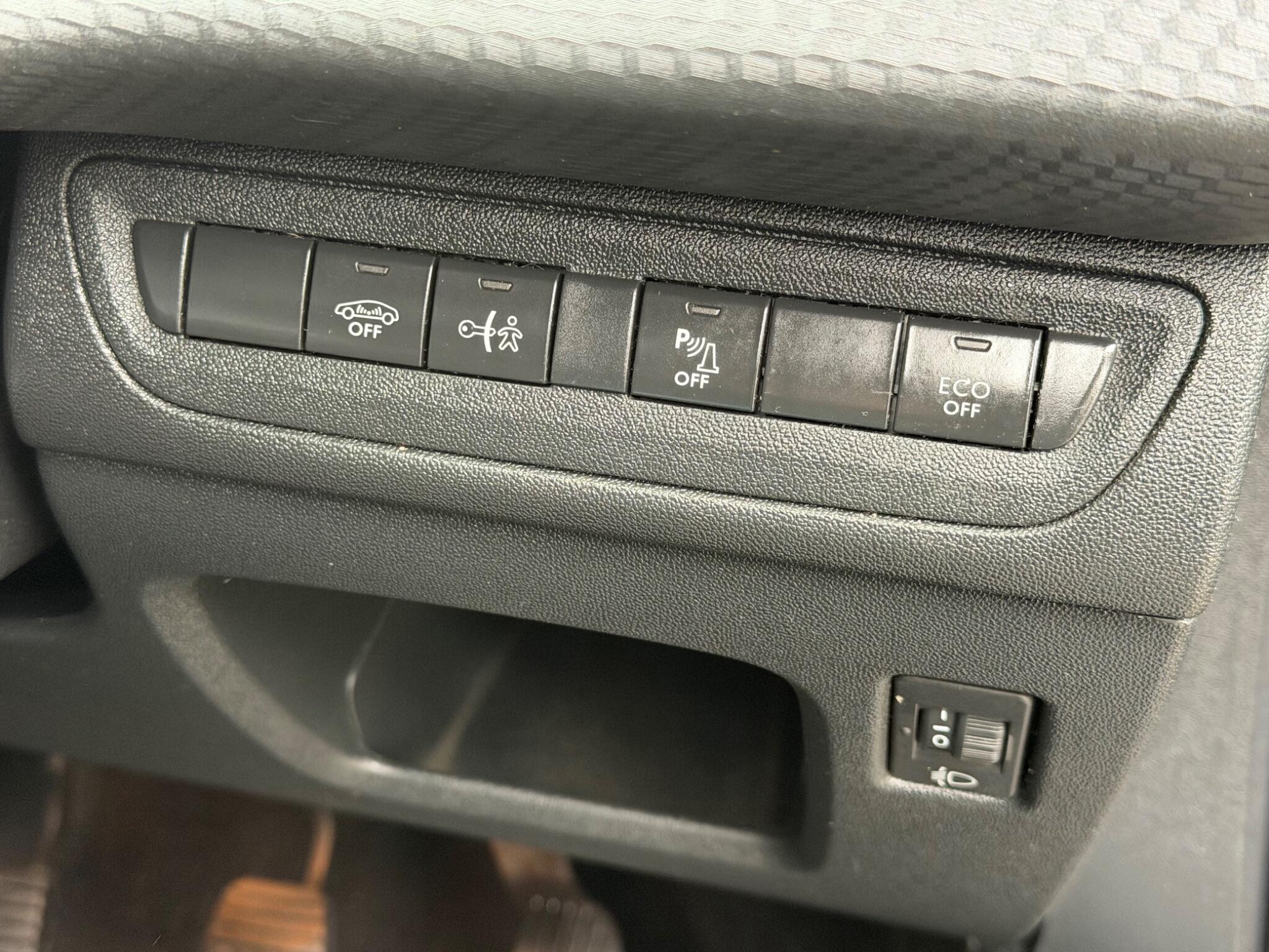 Peugeot 2008 view 55