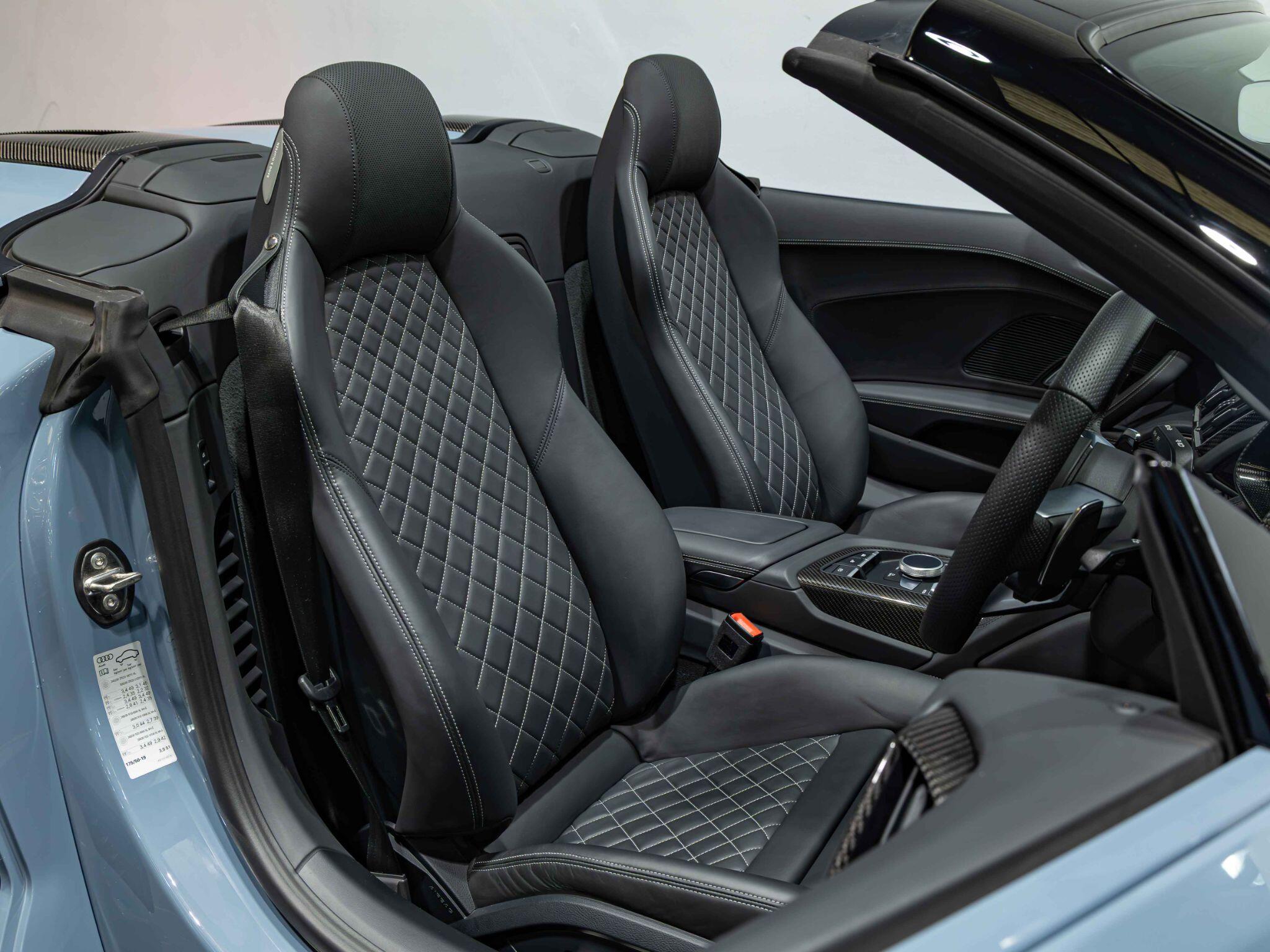 Audi R8 view 2