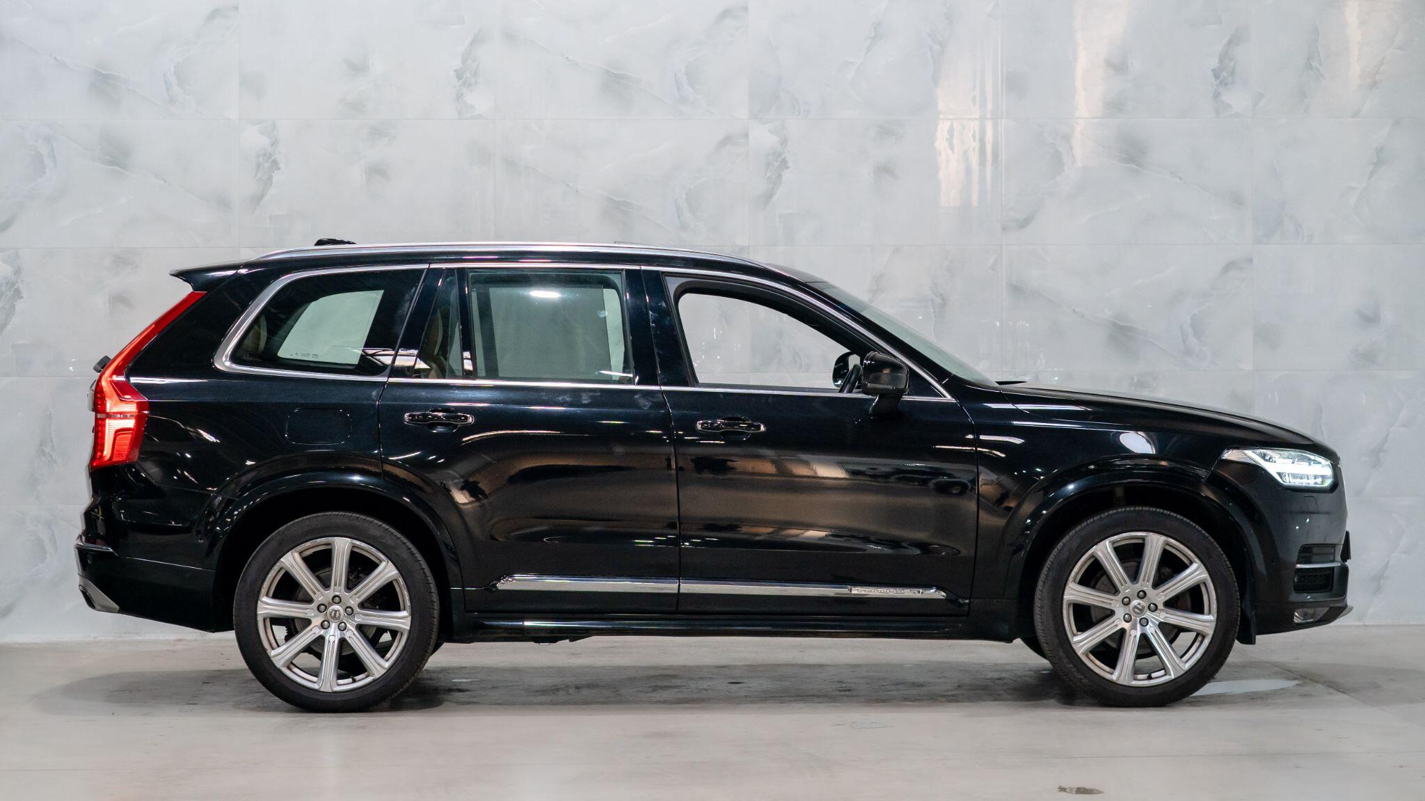 Volvo XC90 view 10