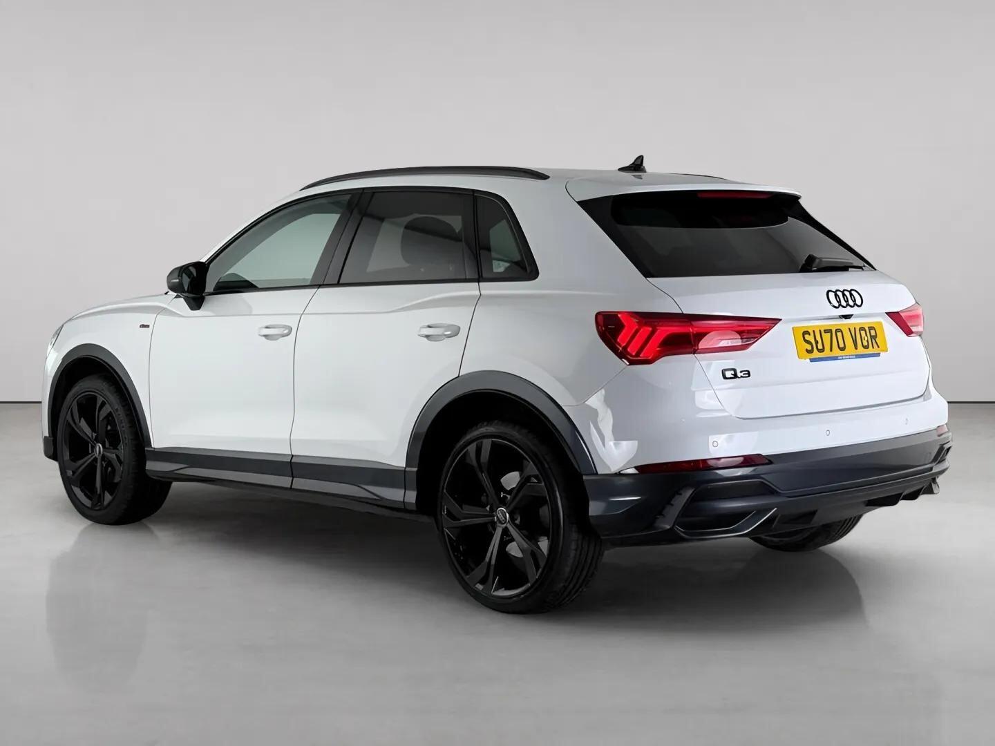 Audi Q3 view 8