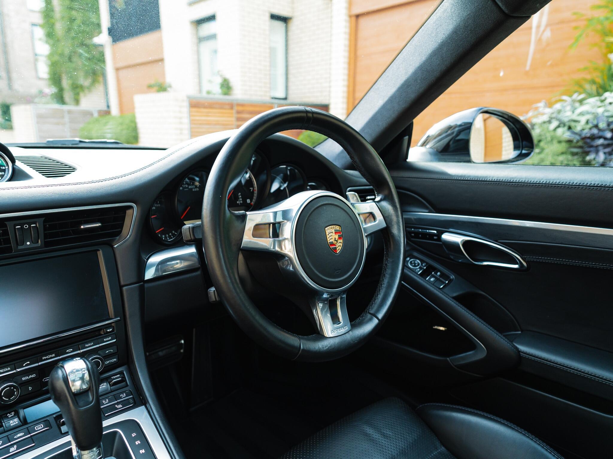 Porsche 911 view 29