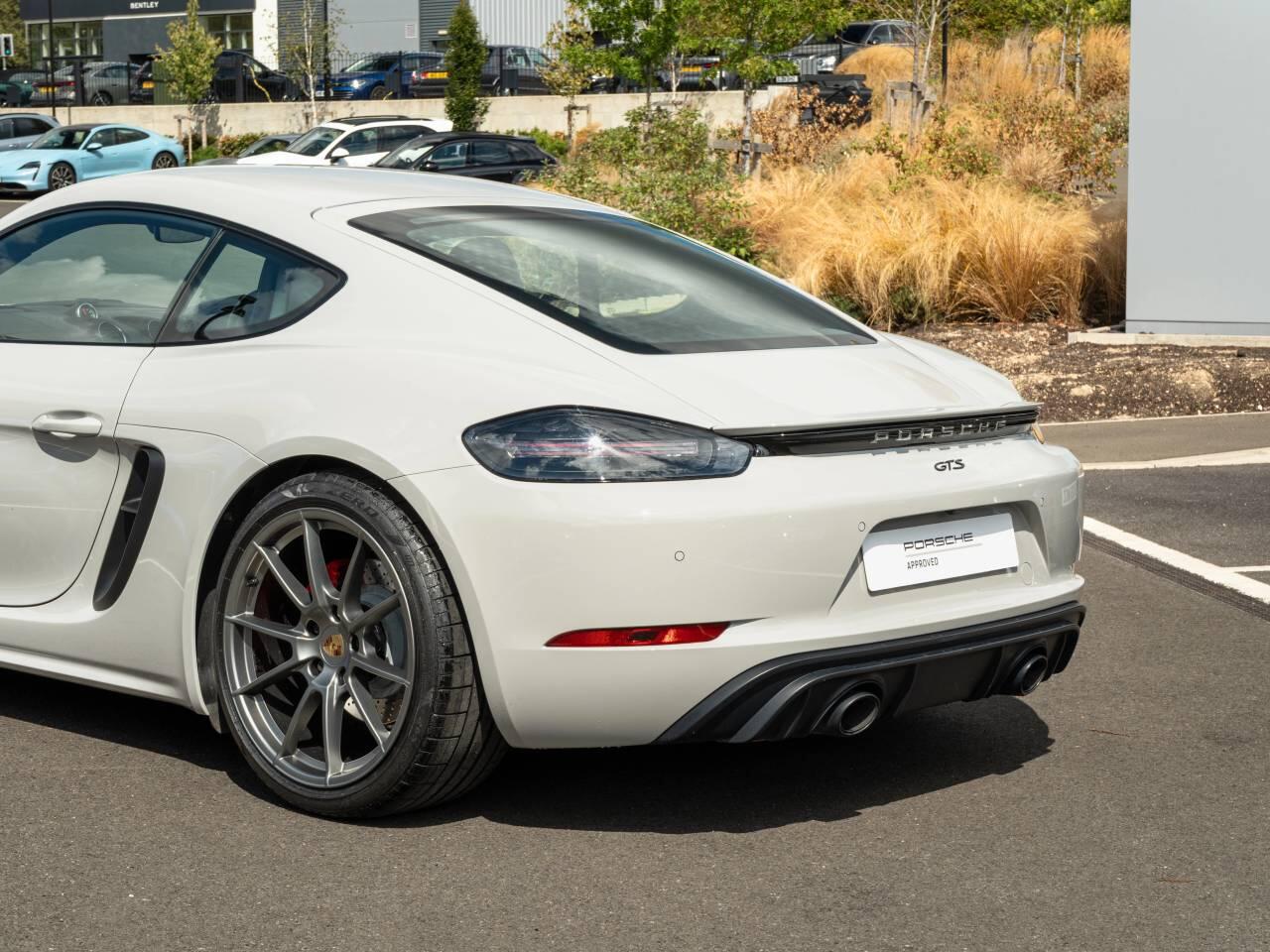 Porsche Cayman view 8