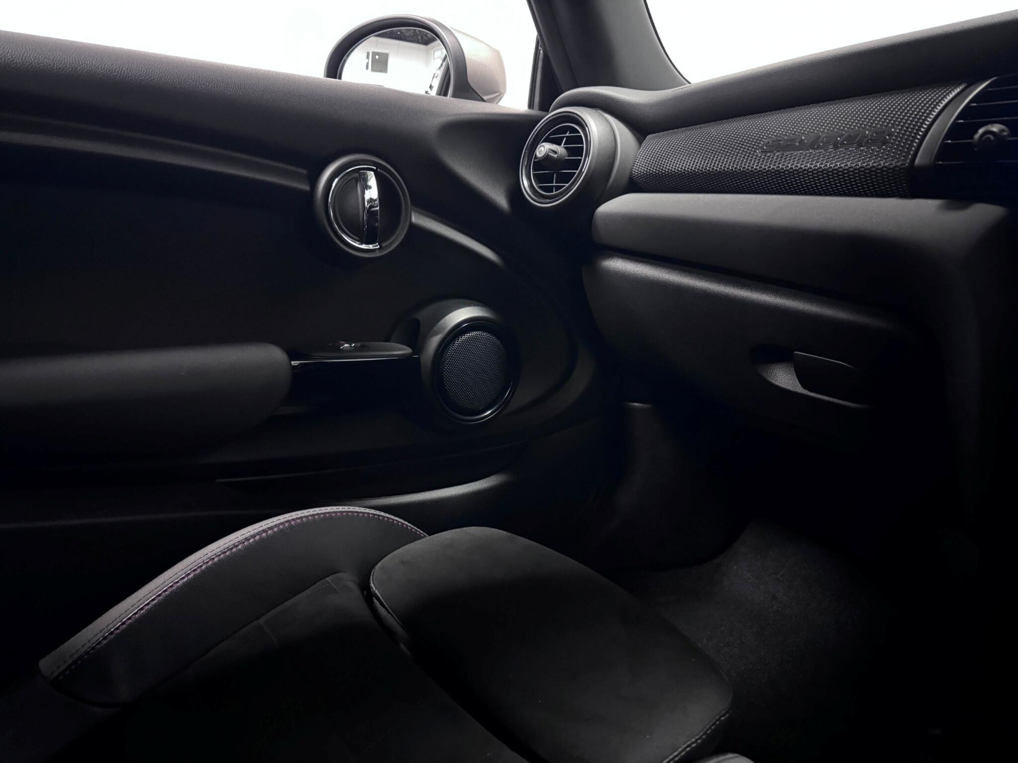 Mini Hatch view 37