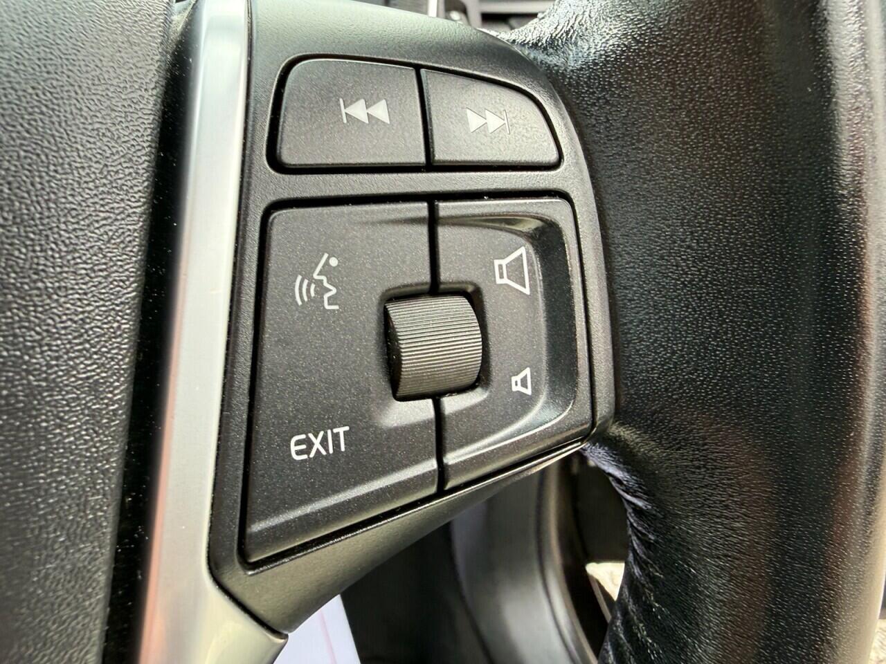 Volvo V40 Cross Country view 34