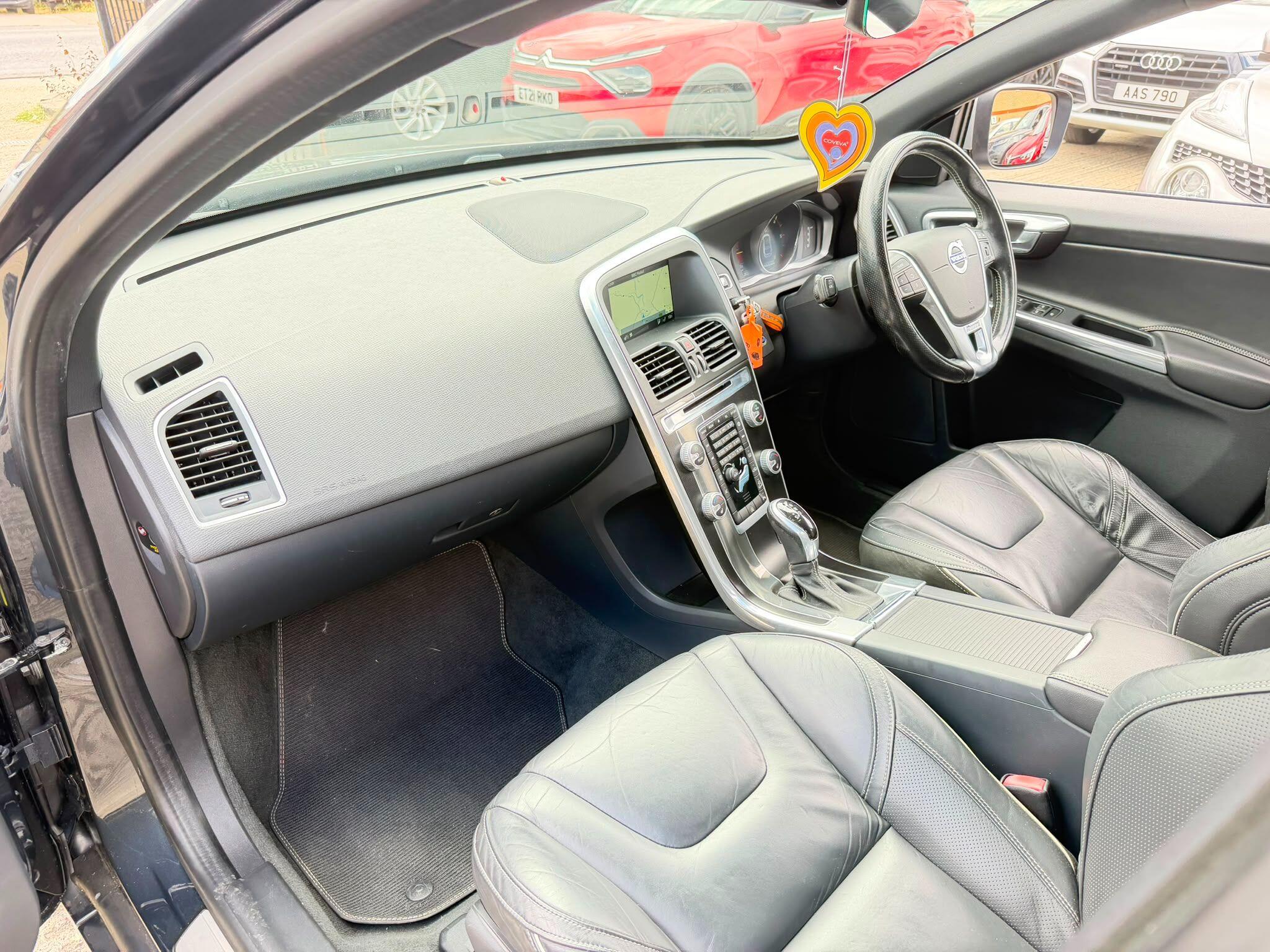 Volvo XC60 view 9