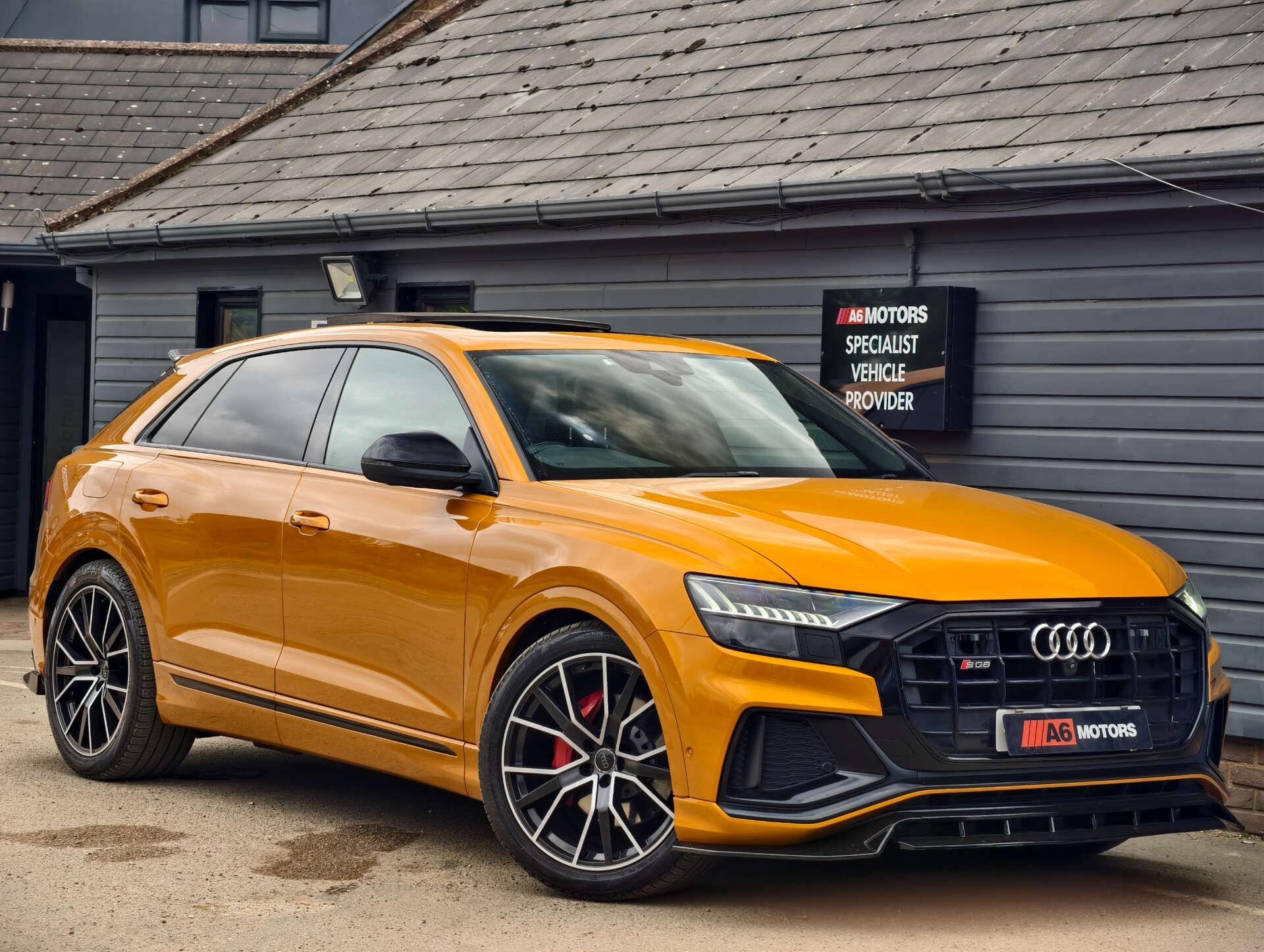 Audi Q8 view 10