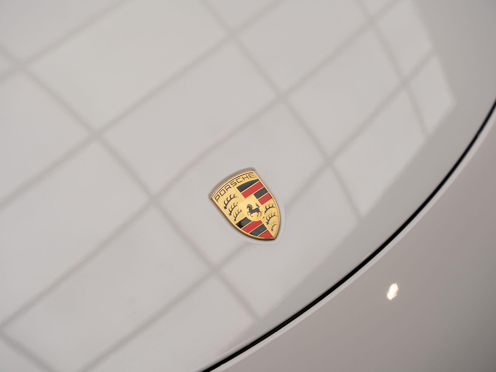 Porsche Cayman view 27