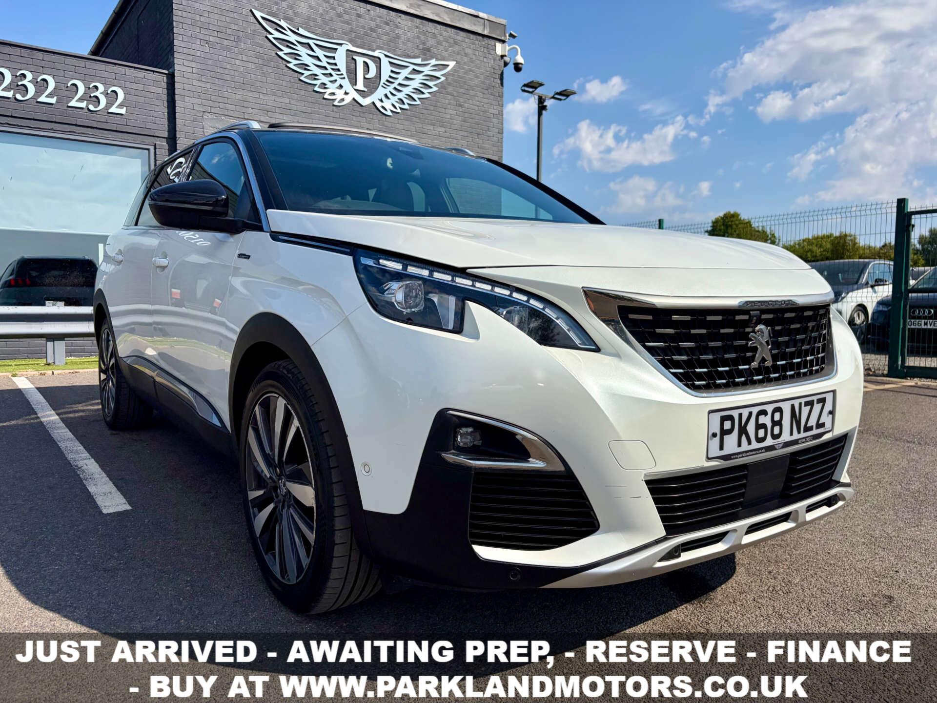 Peugeot 5008 main image