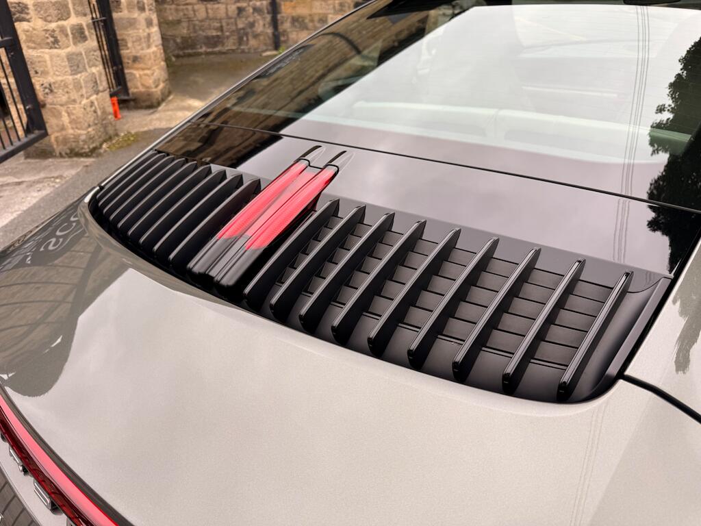 Porsche 911 view 32