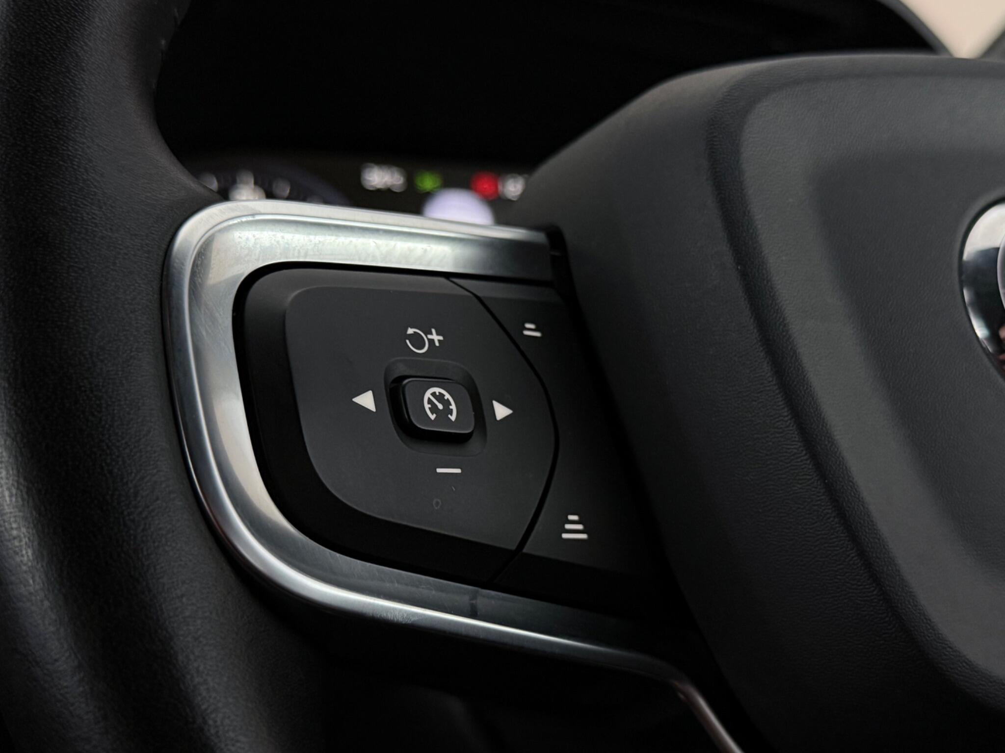Volvo XC40 view 16